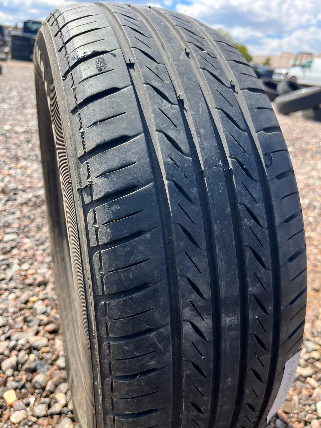 185/65R14 Single (1 Used Tire) Mohave Touring