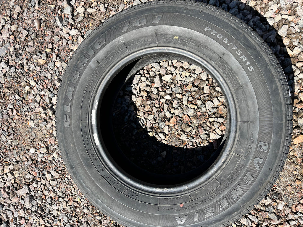 205/75R15 Single (1 Used Tire) Venezia Classic 787