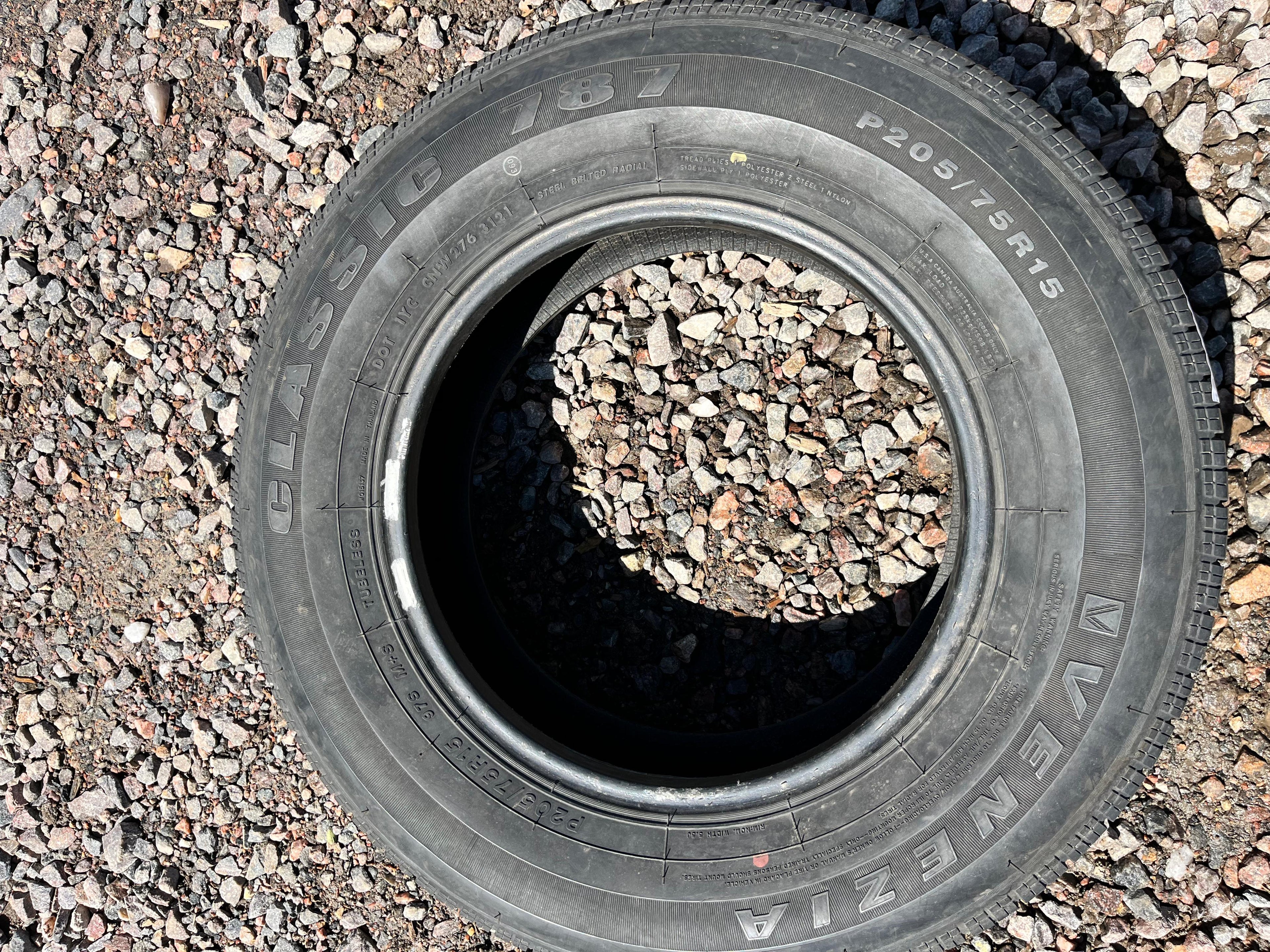 205/75R15 Single (1 Used Tire) Venezia Classic 787