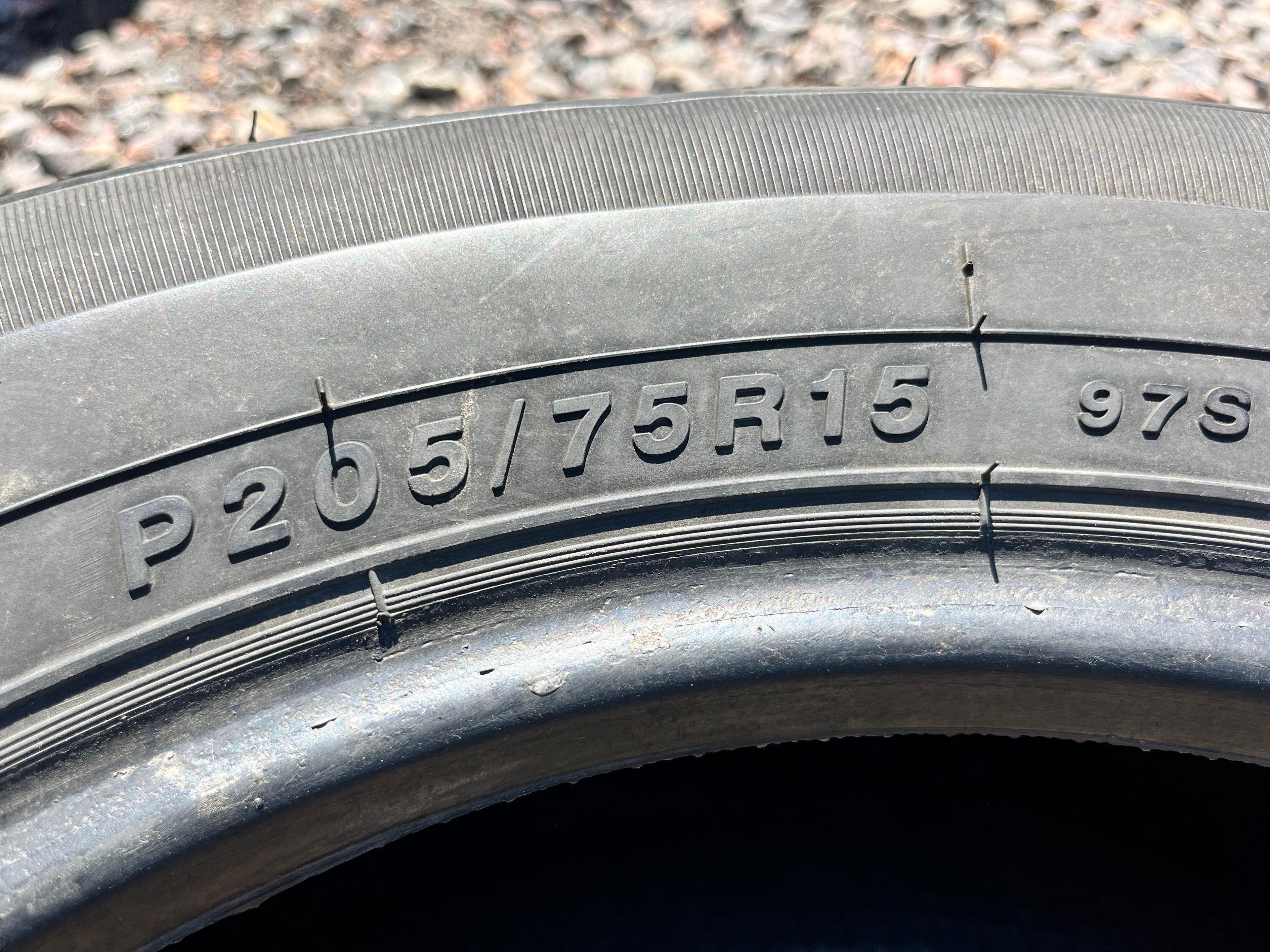 205/75R15 Single (1 Used Tire) Venezia Classic 787
