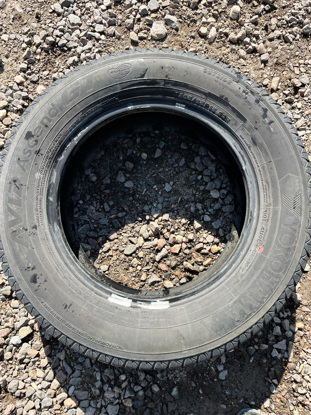 205/65R15 Single (1 Used Tire) Yokohama Avid Ascend GT