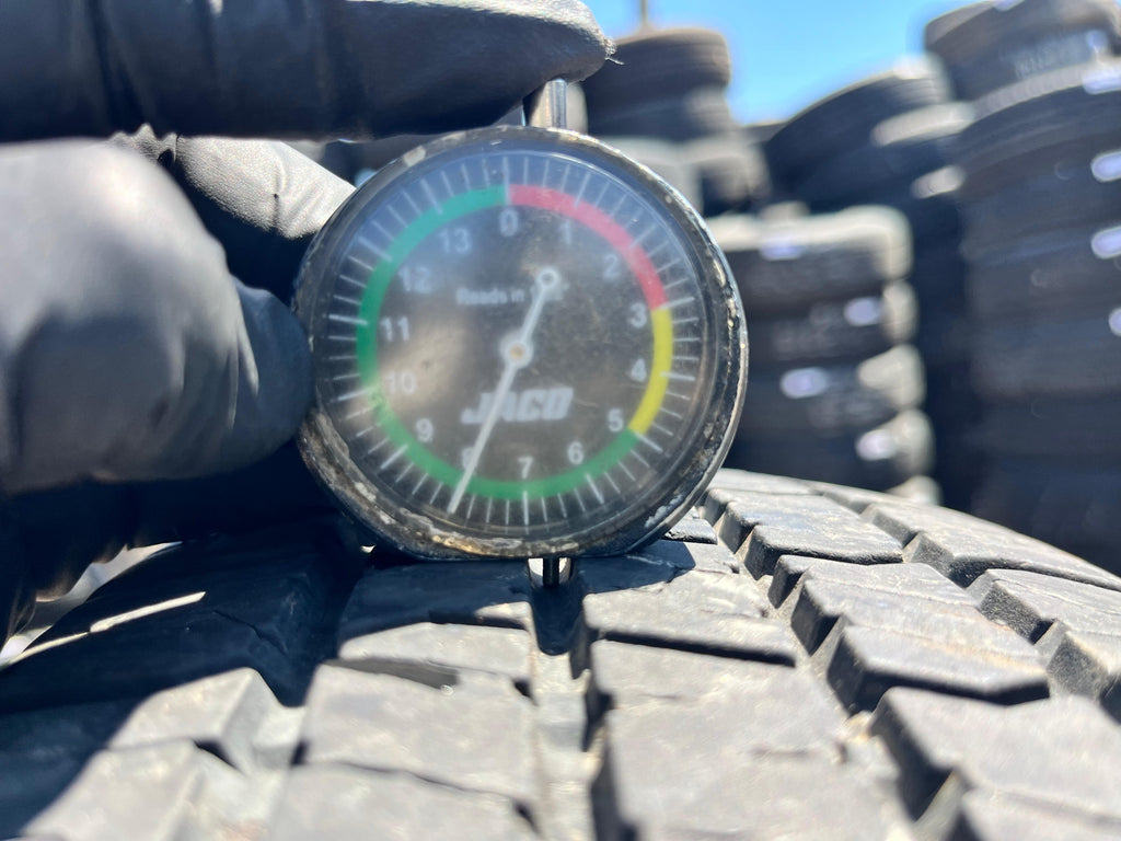 215/75R15 Single (1 Used Tire) Custom 428 All Season