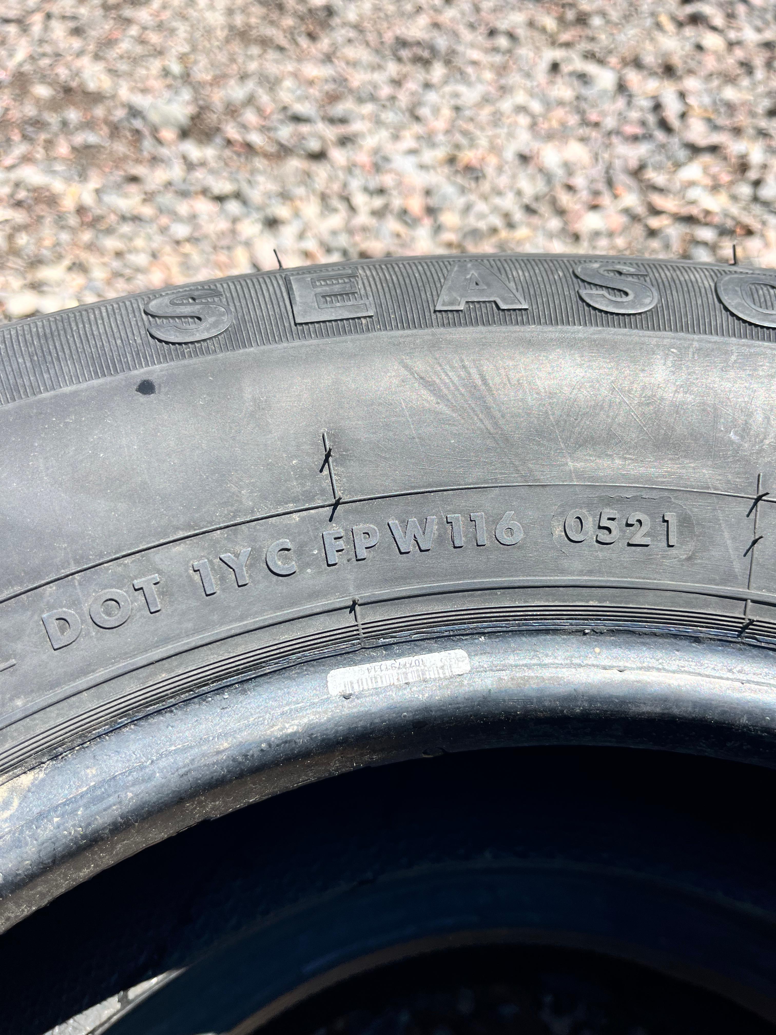 215/75R15 Single (1 Used Tire) Custom 428 All Season