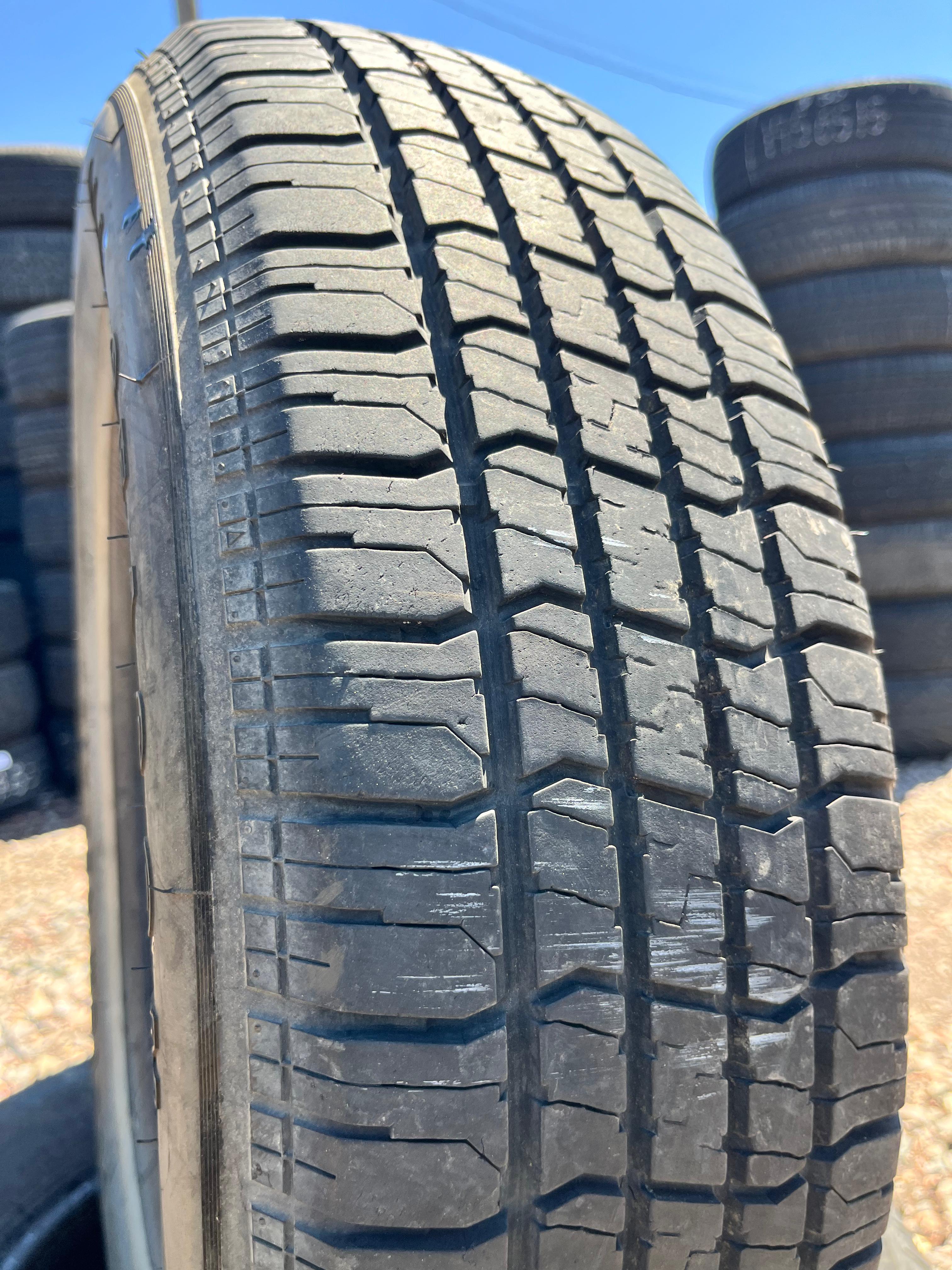 215/75R15 Single (1 Used Tire) Custom 428 All Season