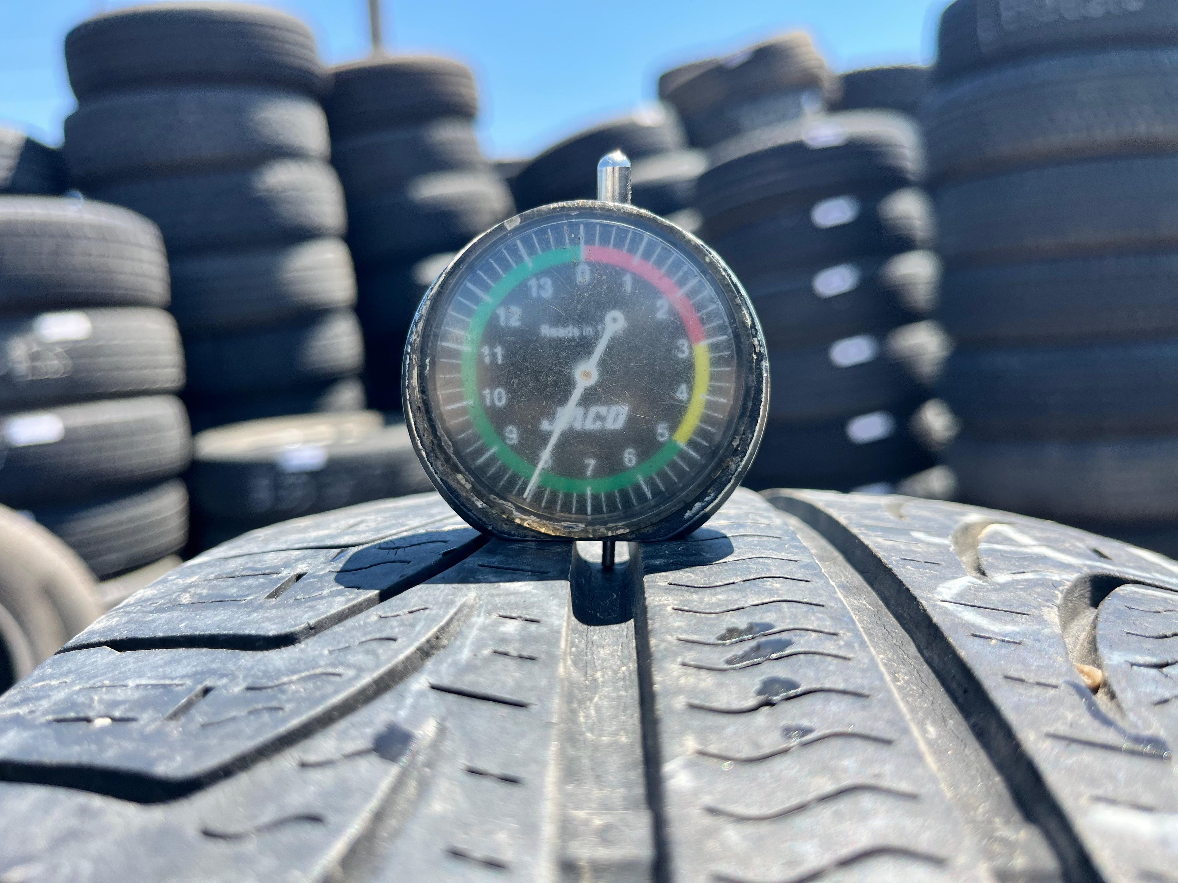 215/70R15 Single (1 Used Tire) Pirelli P4 Four Season Plus
