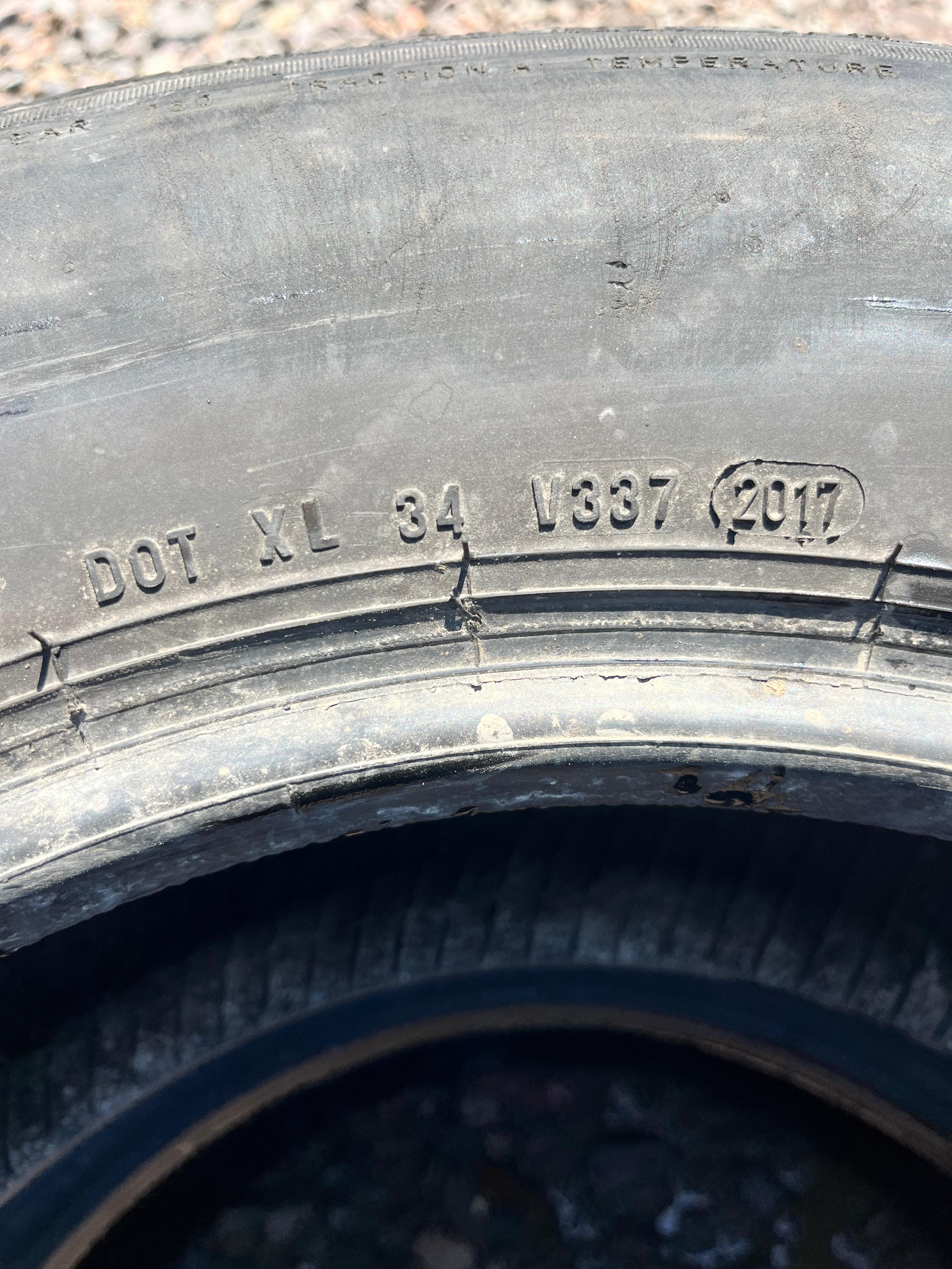 215/70R15 Single (1 Used Tire) Pirelli P4 Four Season Plus