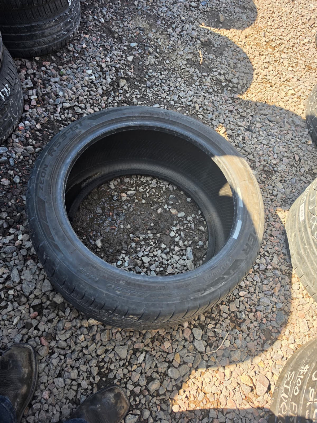 305/35R20 Single (1 Used Tire) Cooper Zeon RS3-G1