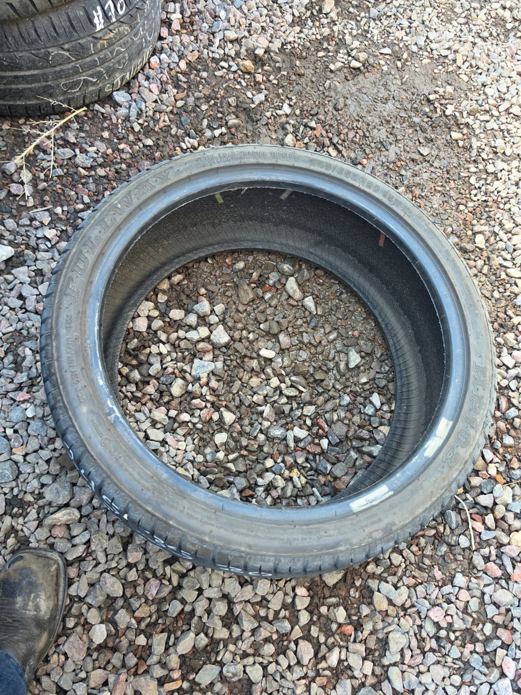245/35ZR20 Single (1 Used Tire) FullWay HP108