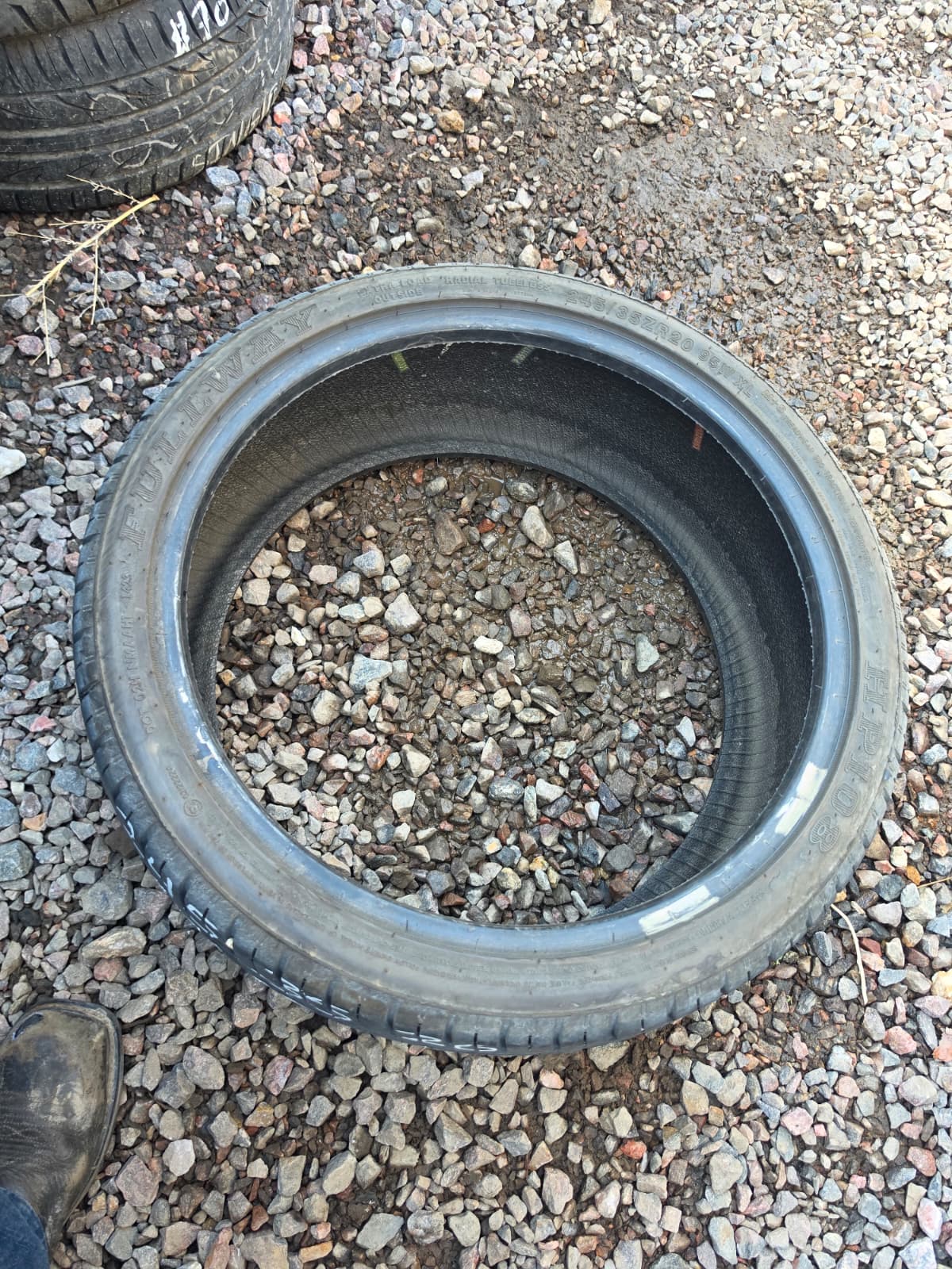 245/35ZR20 Single (1 Used Tire) FullWay HP108