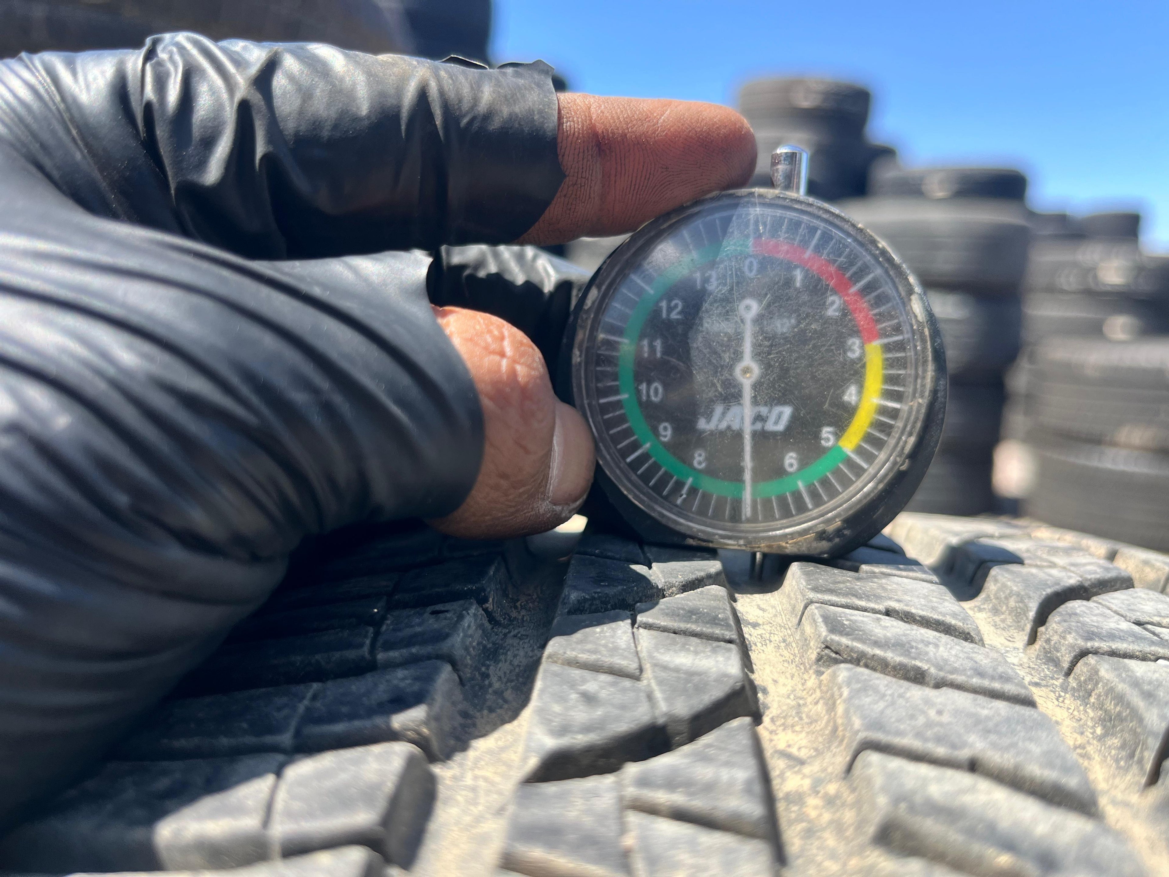 205/65R15 Single (1 Used Tire) Douglas  All Season