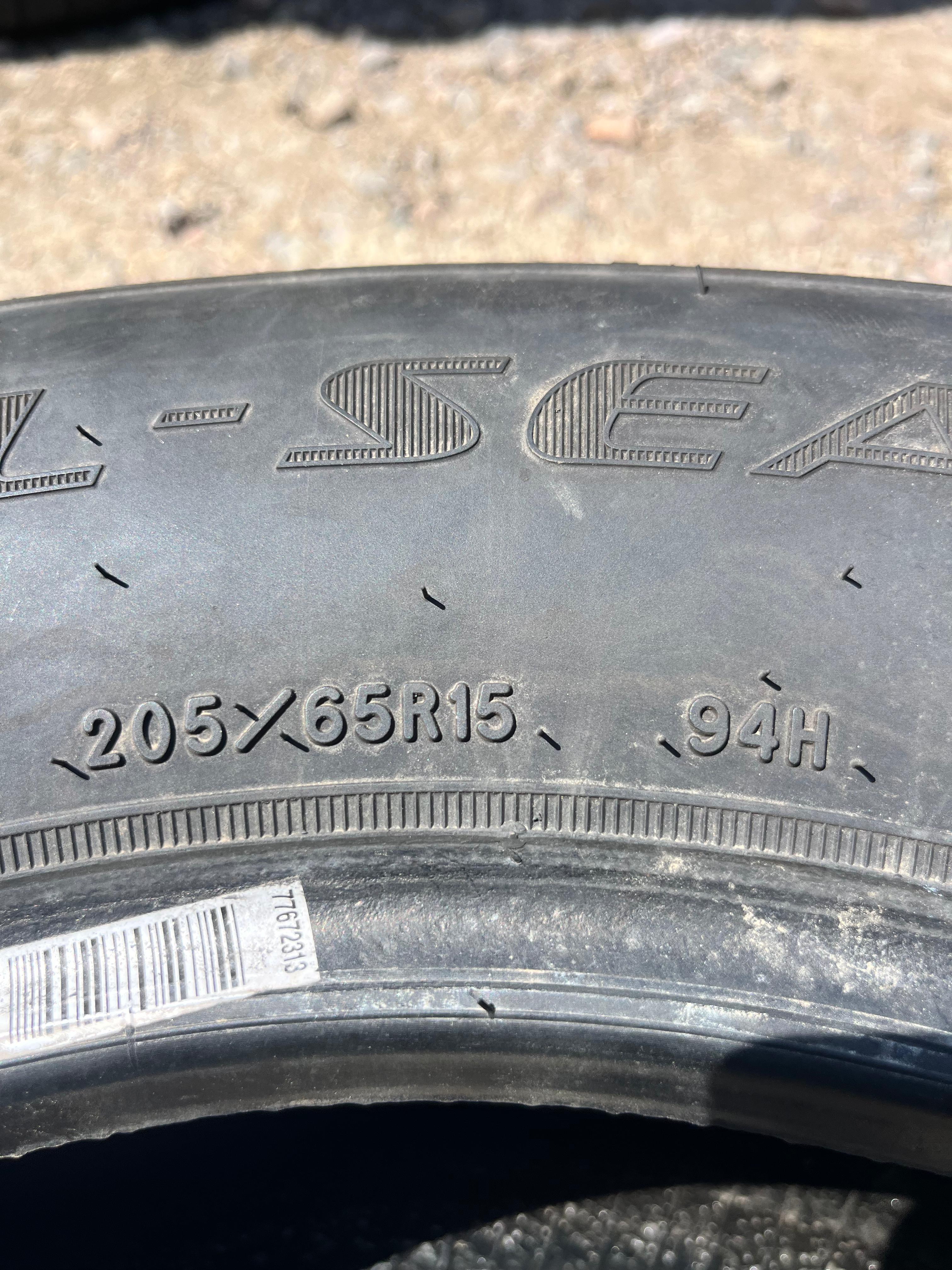 205/65R15 Single (1 Used Tire) Douglas  All Season