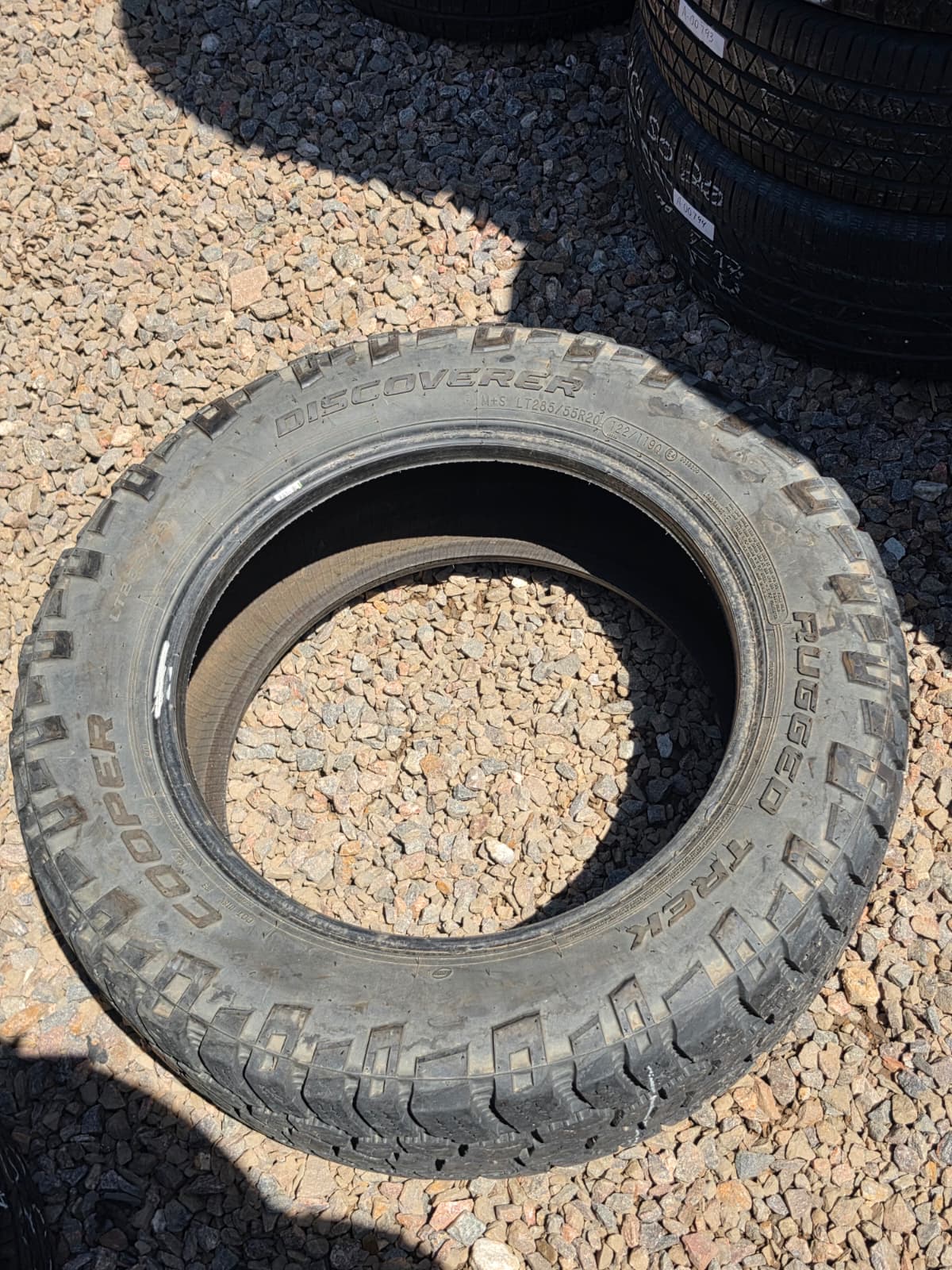 LT285/55R20 Single (1 Used Tire) Cooper Discoverer