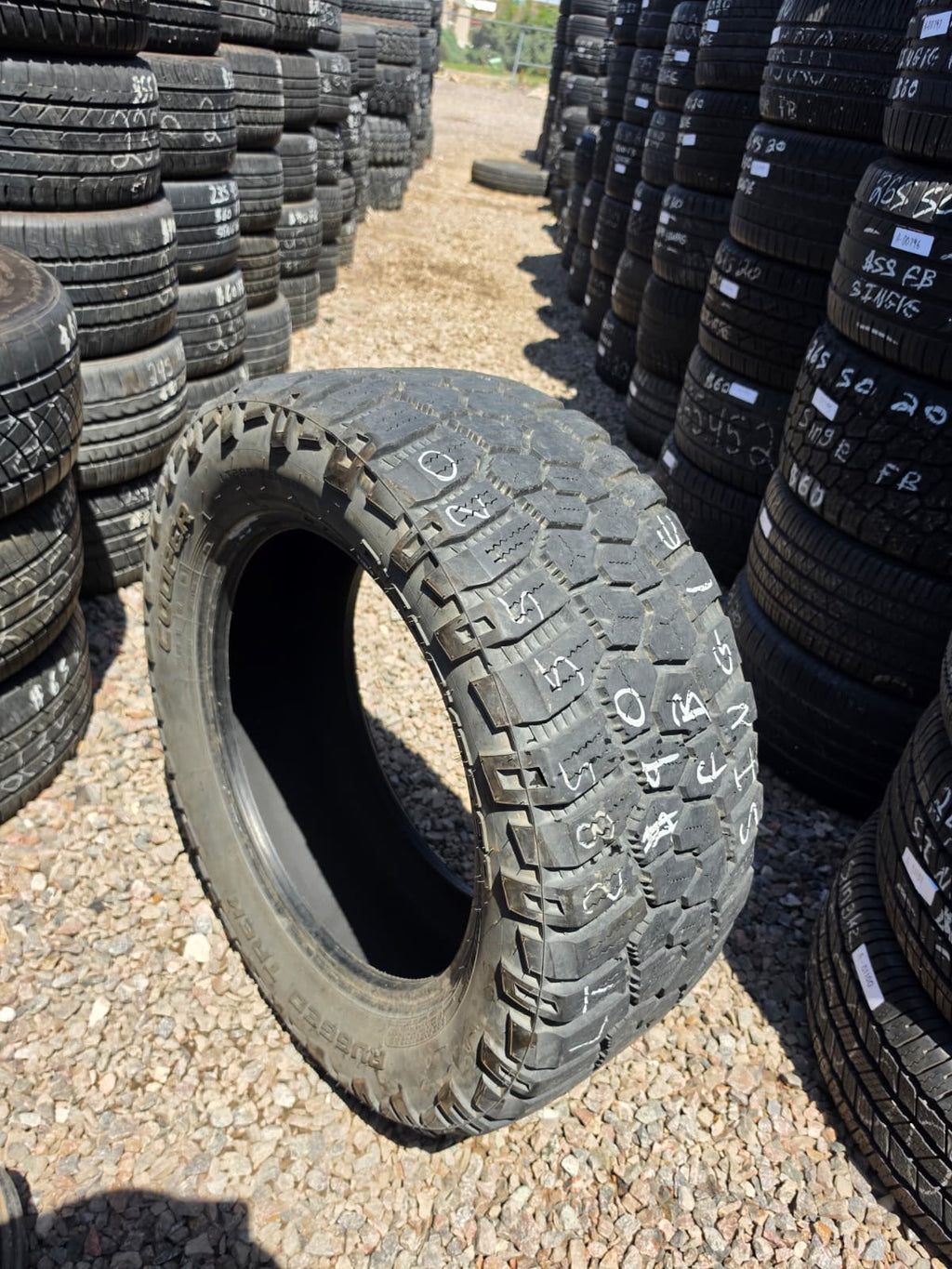 LT285/55R20 Single (1 Used Tire) Cooper Discoverer