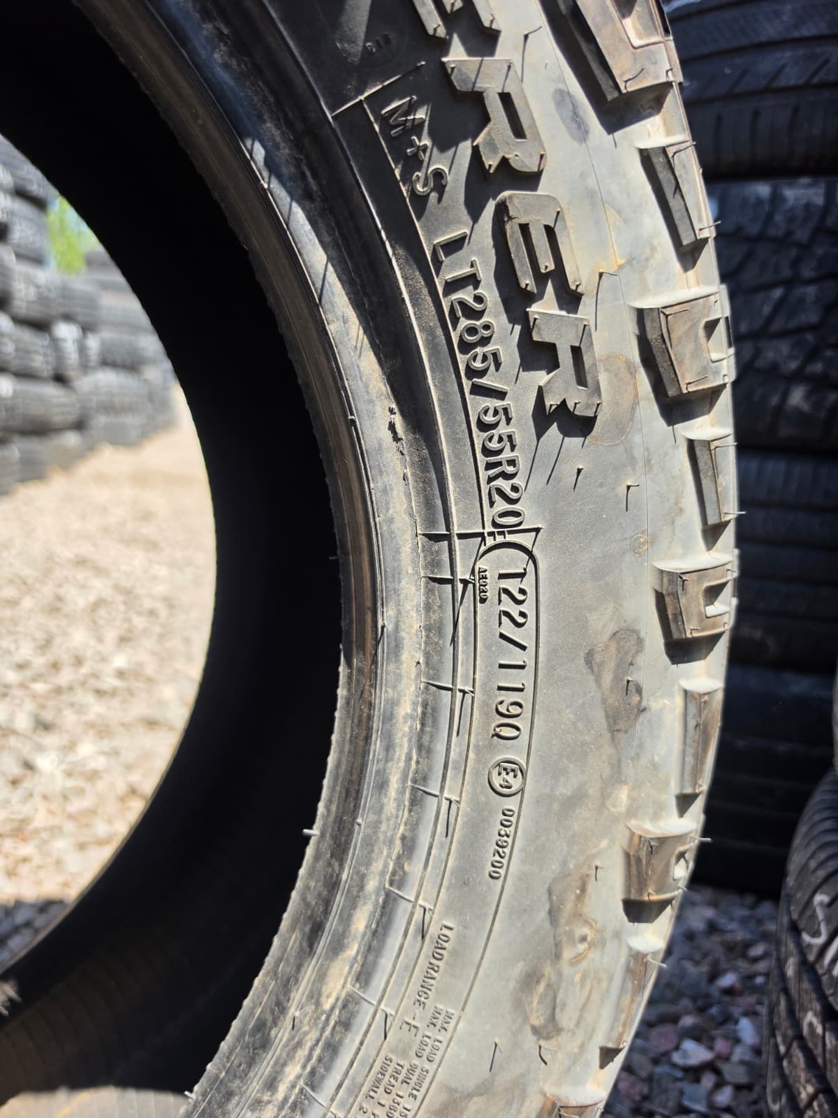LT285/55R20 Single (1 Used Tire) Cooper Discoverer