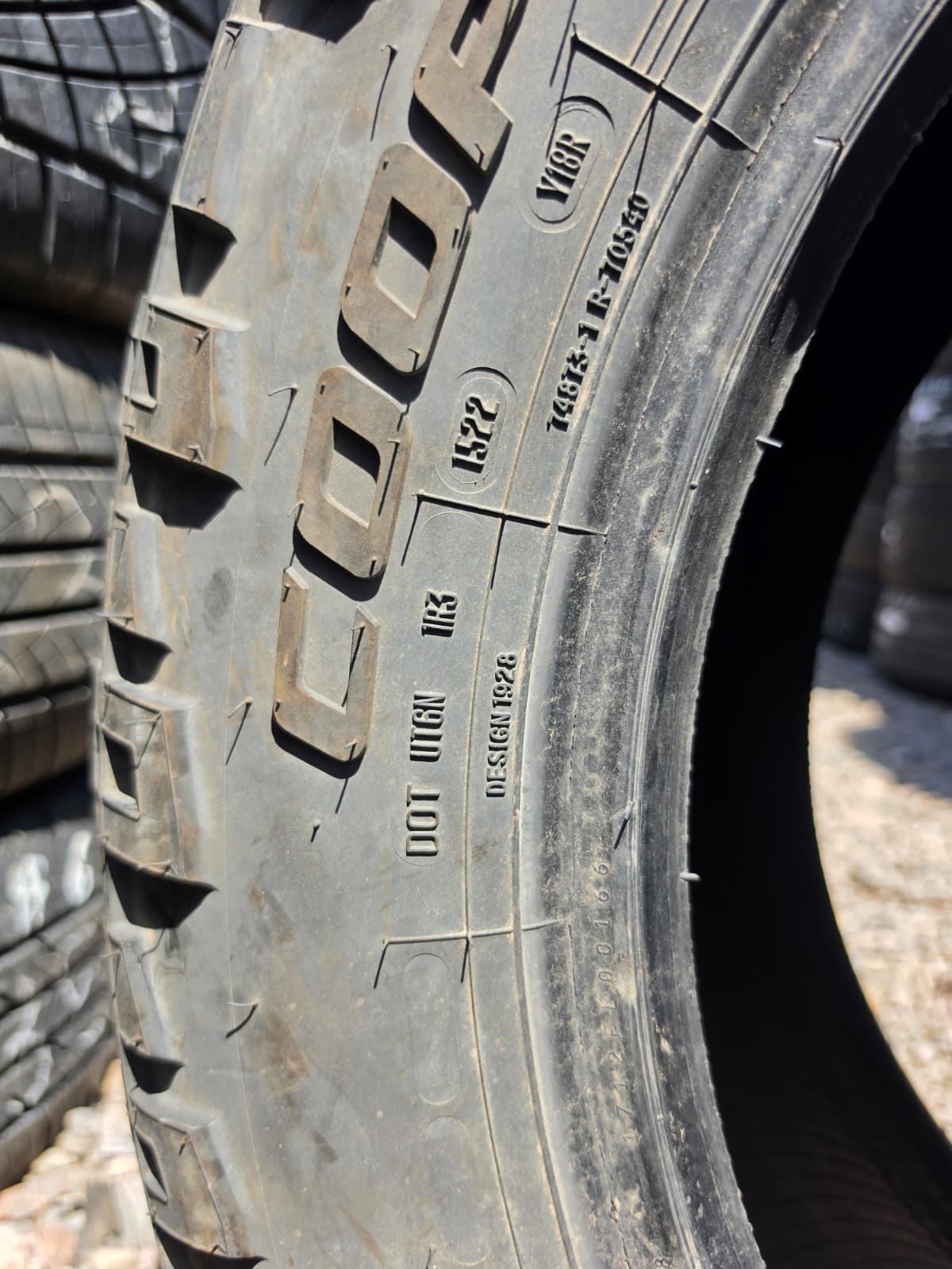 LT285/55R20 Single (1 Used Tire) Cooper Discoverer