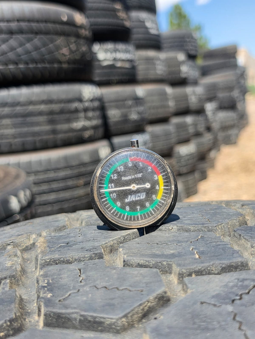 LT285/55R20 Single (1 Used Tire) Cooper Discoverer