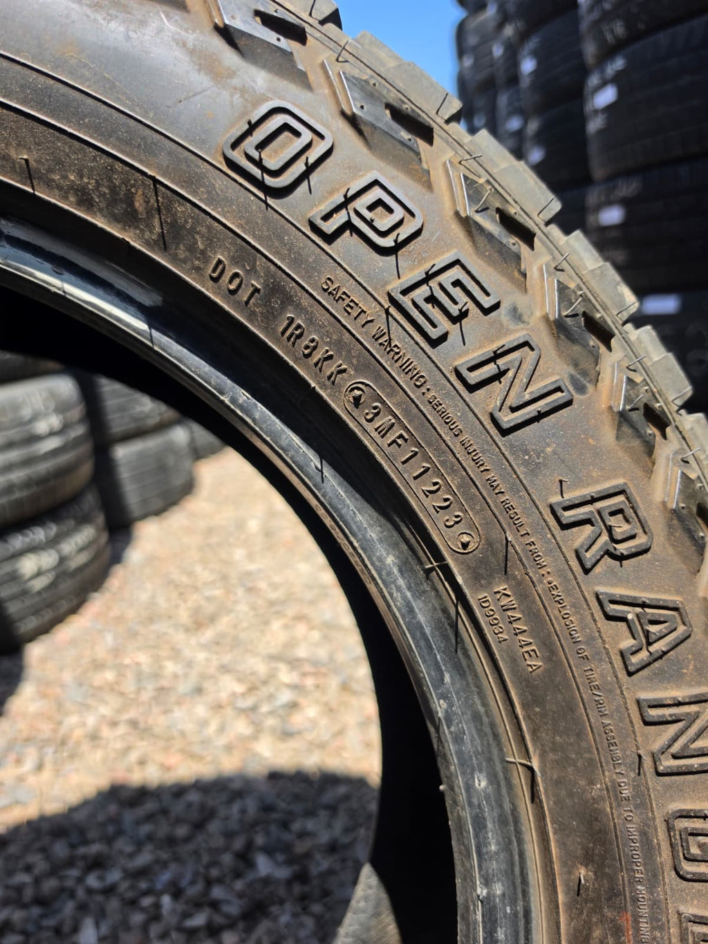 LT275/55R20 Single (1 Used Tire) Mazama Open Range