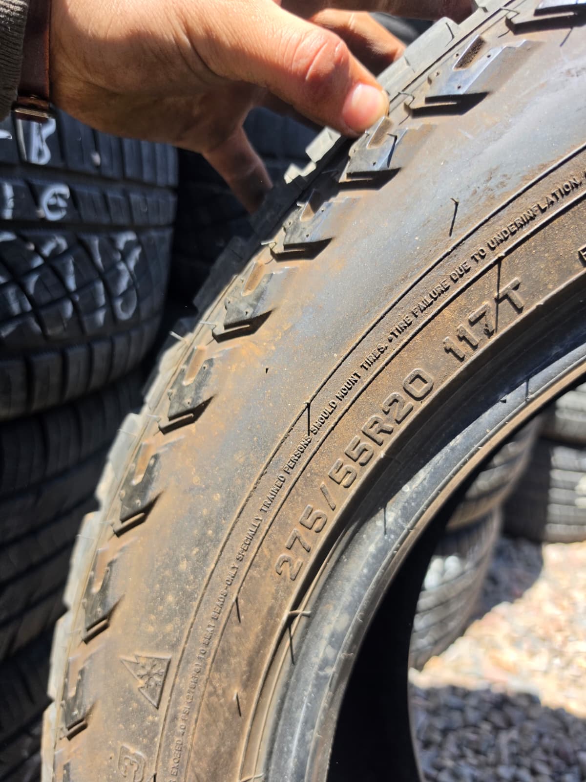 LT275/55R20 Single (1 Used Tire) Mazama Open Range