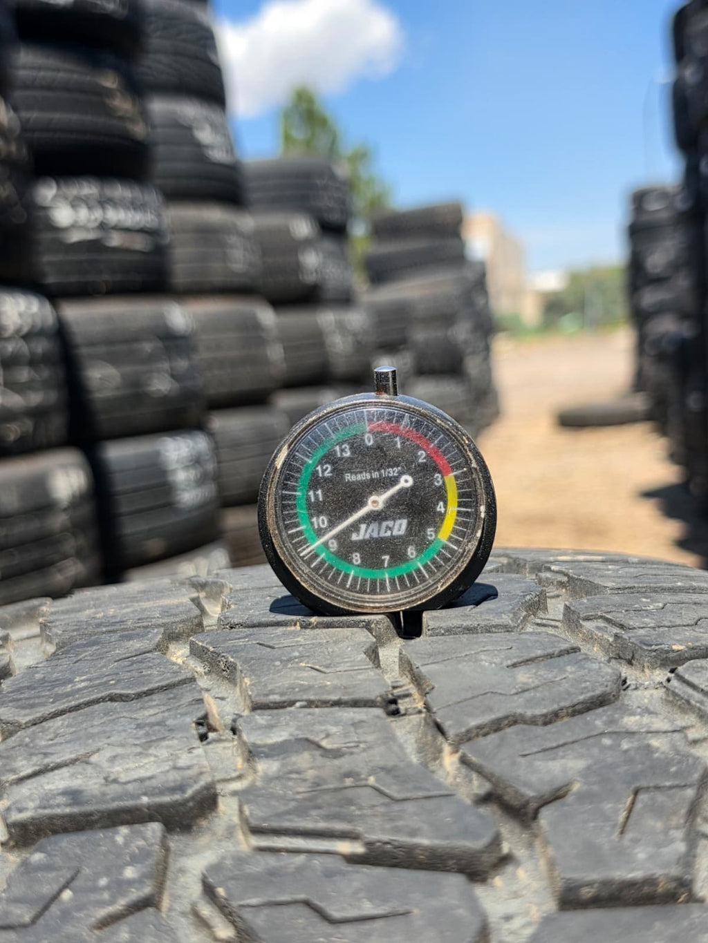 LT275/55R20 Single (1 Used Tire) Mazama Open Range