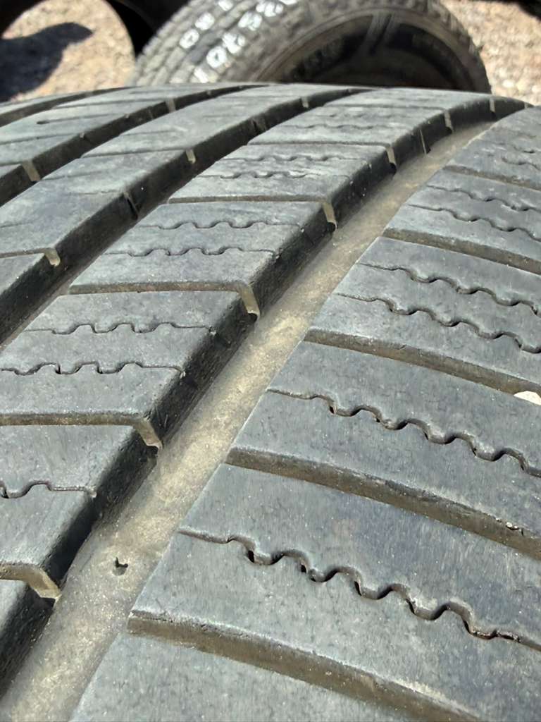 235/60ZR16 Set (4 Used Tires)  Kumho Ecsta Lx platinum