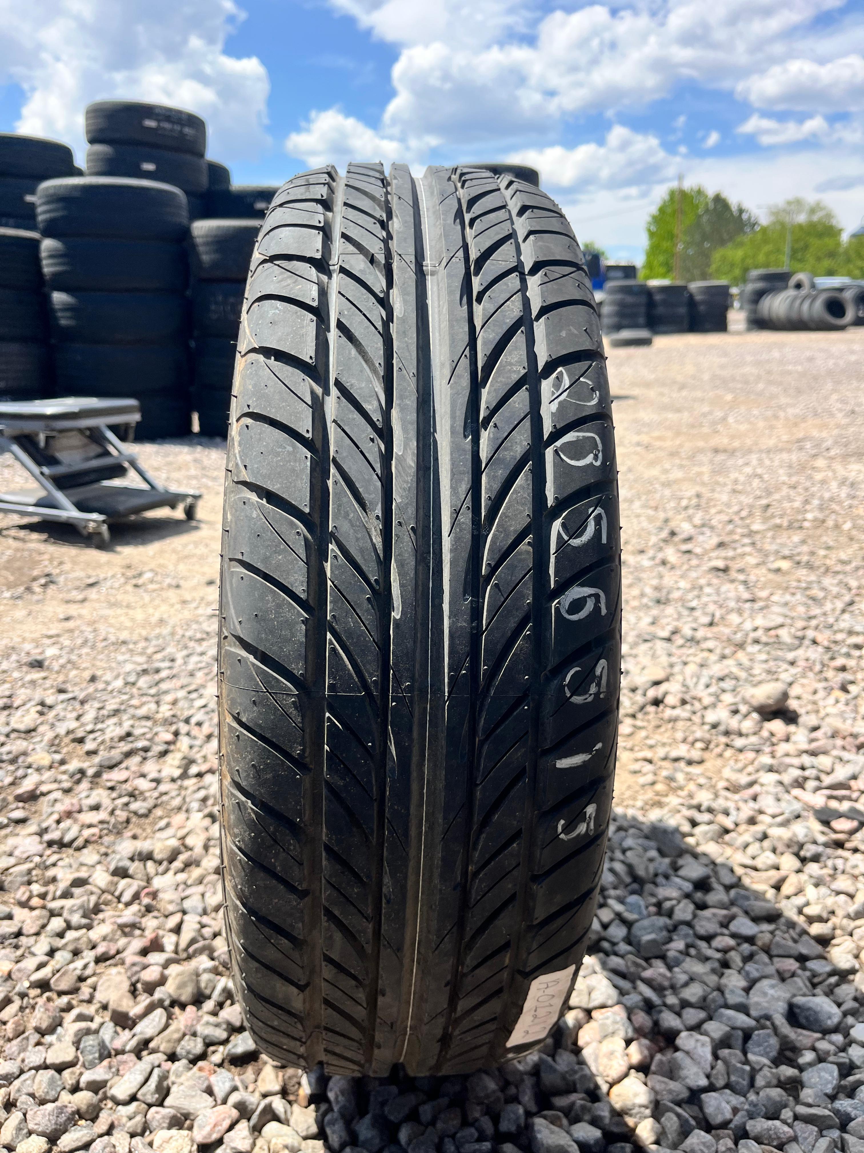 205/65R15 Single (1 Used Tire) OHTSU FP6000