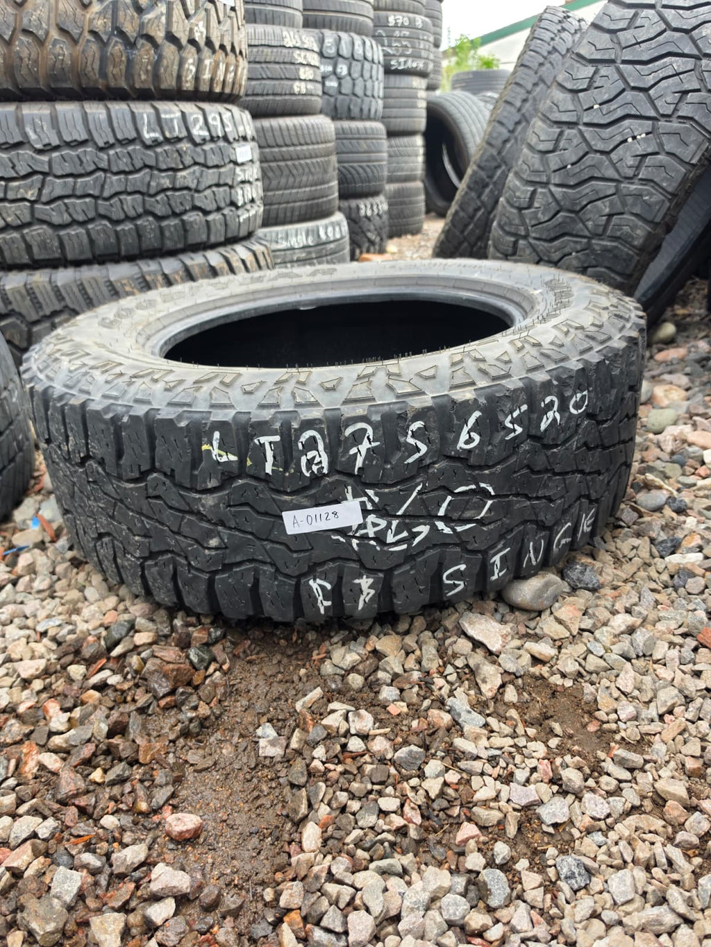 LT275/65R20 Single (1 Used Tire) Goodyear Wrangler Ultra Terrain