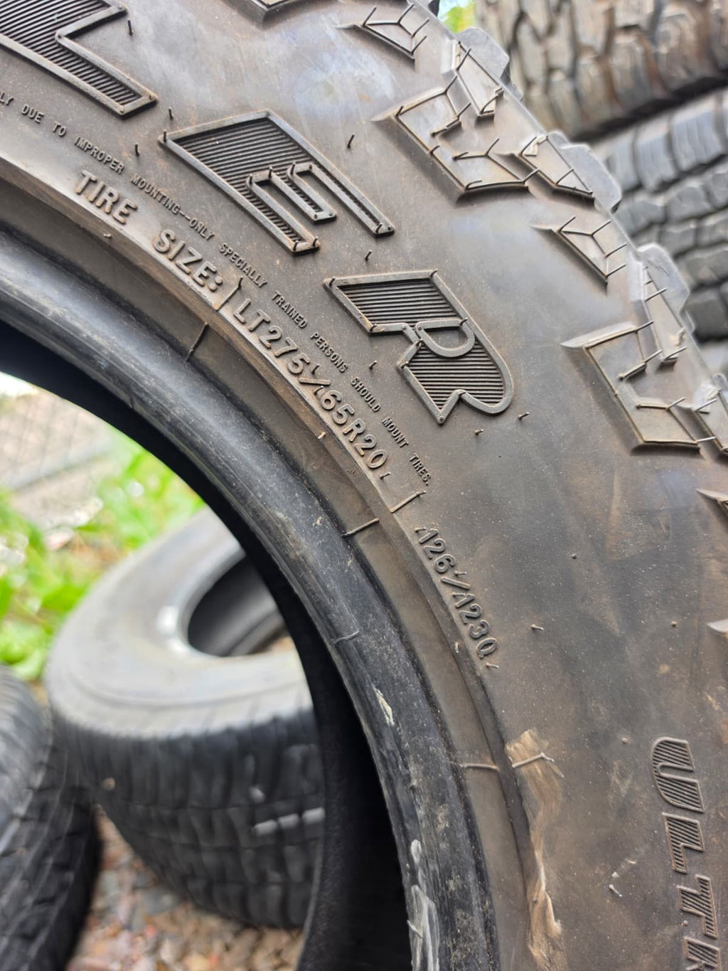 LT275/65R20 Single (1 Used Tire) Goodyear Wrangler Ultra Terrain
