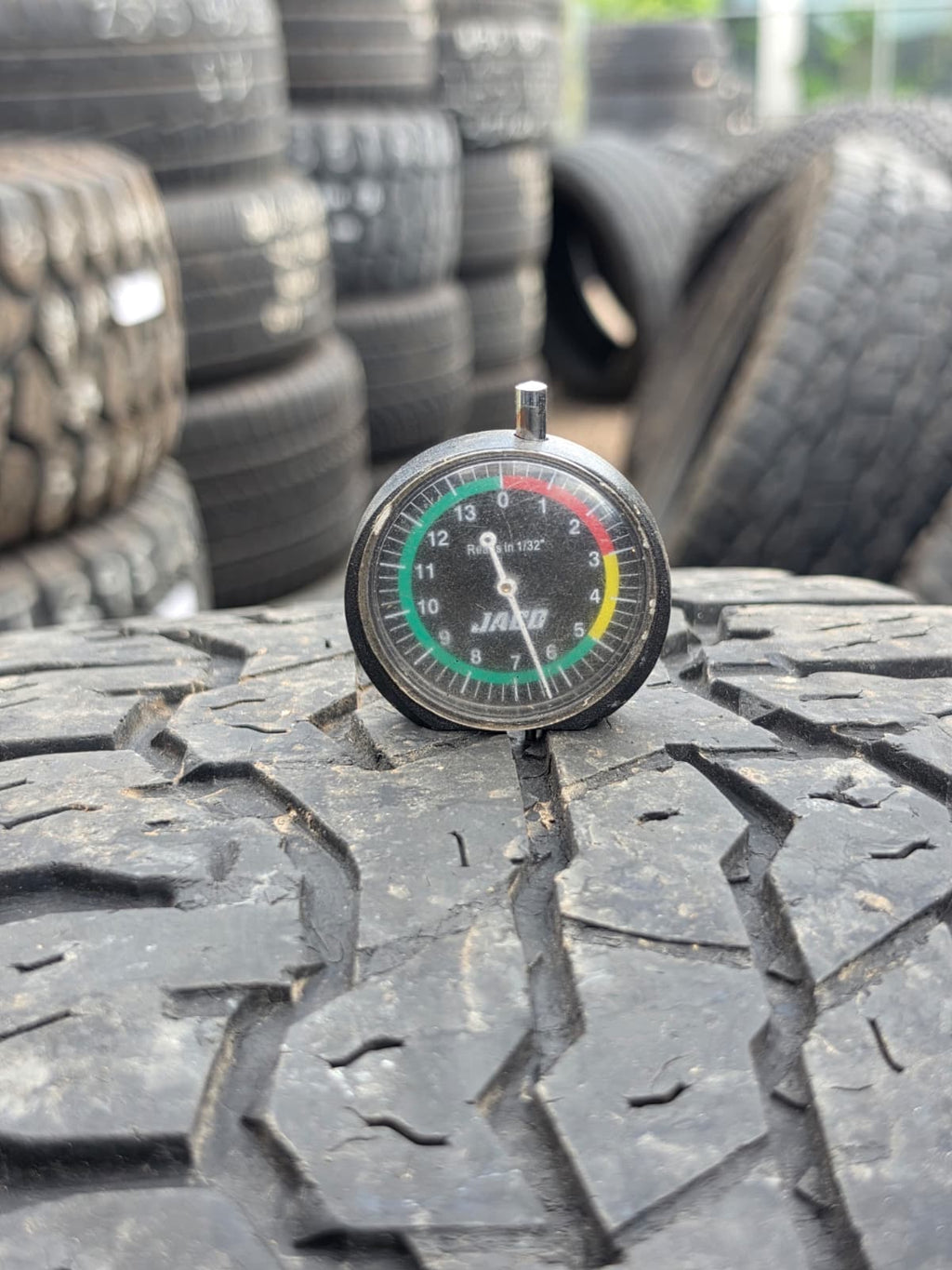 LT275/65R20 Single (1 Used Tire) Goodyear Wrangler Ultra Terrain