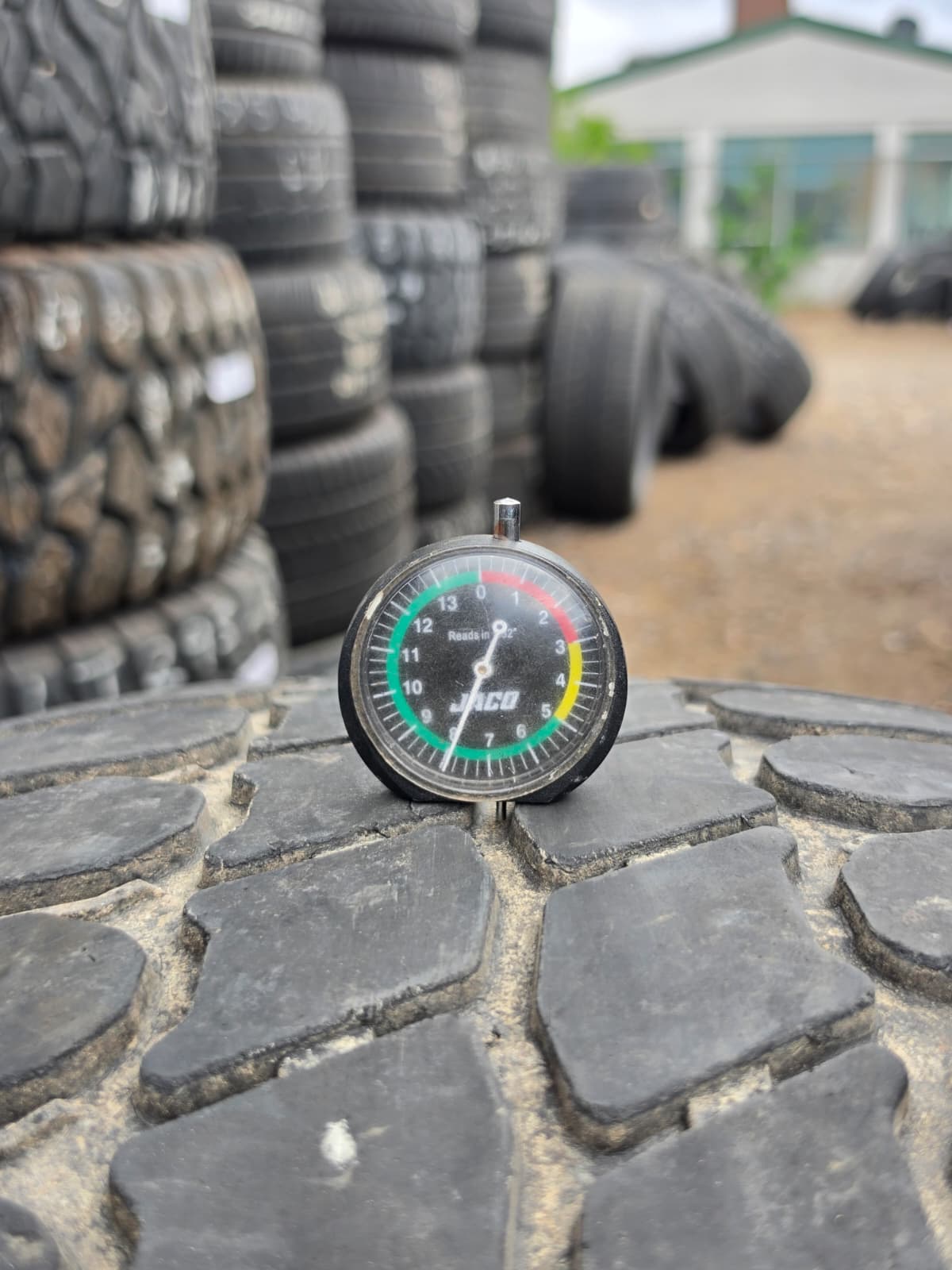 LT33X12.50R20 Single (1 Used Tire) Gladiator QR900