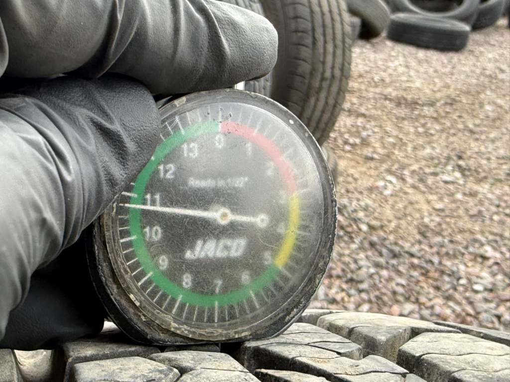 225/60R16 Pair (2 Used Tires) Falken Aklimate