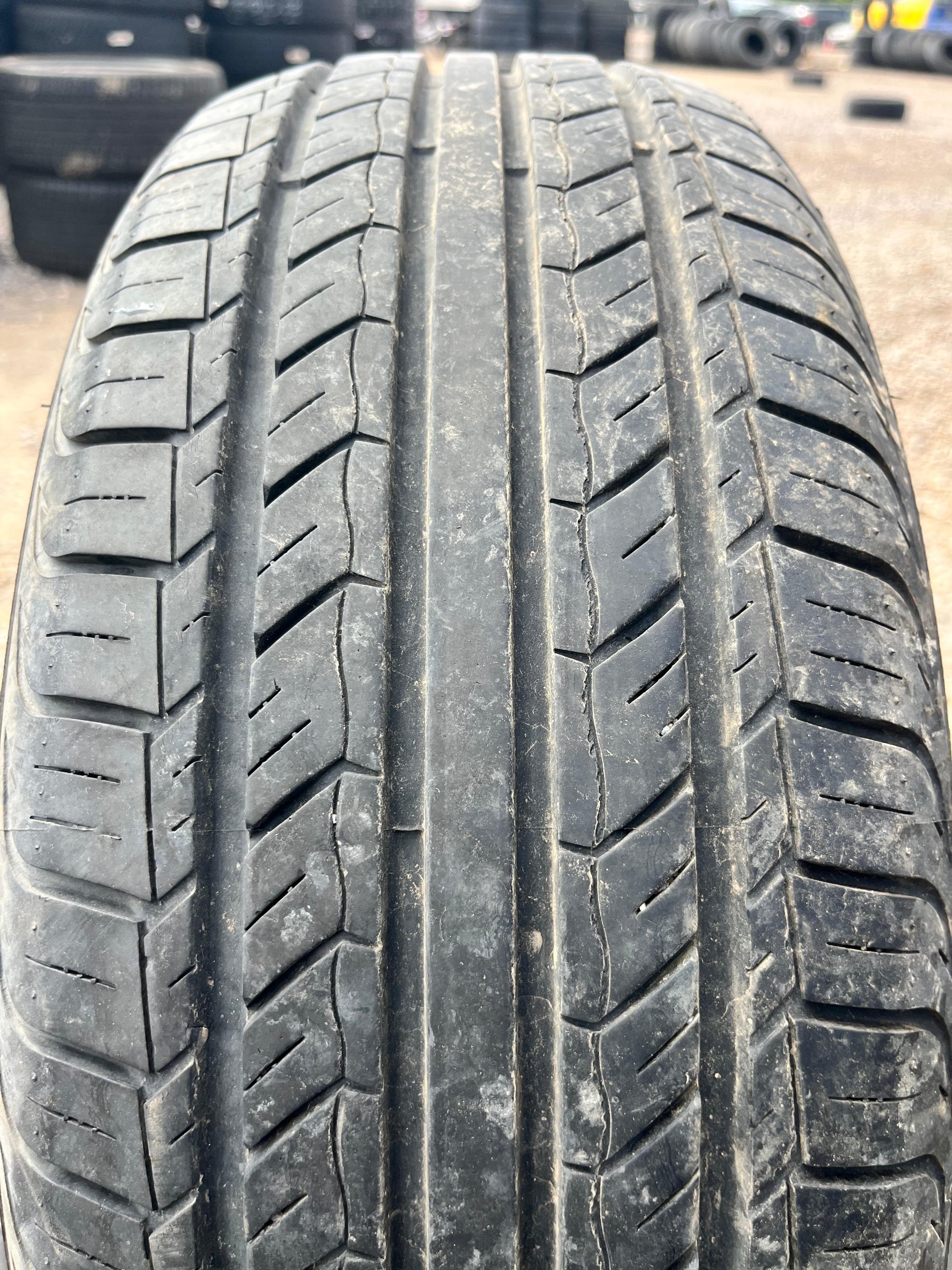 215/60R15 Single (1 Used Tire) BlackLion Cilerro BH15