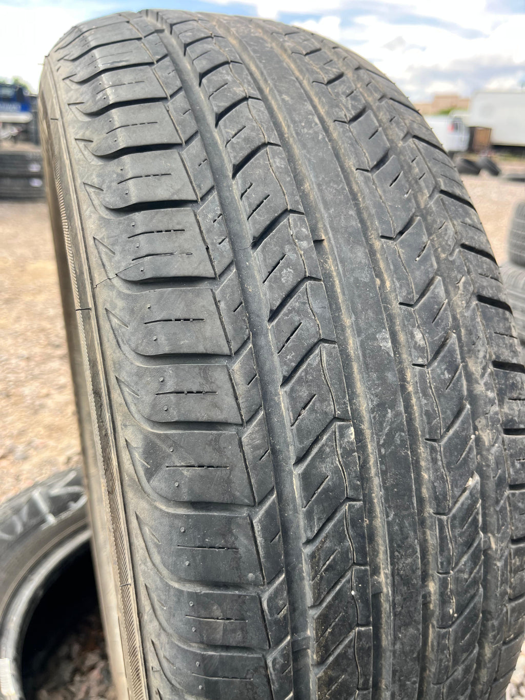 215/60R15 Single (1 Used Tire) BlackLion Cilerro BH15
