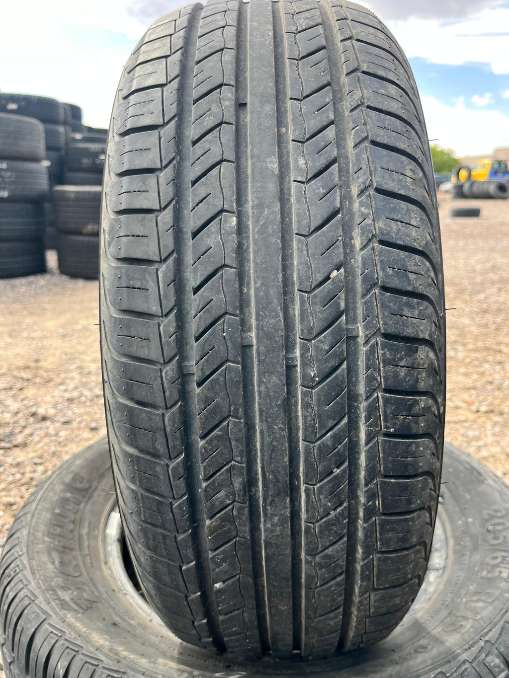 215/60R15 Single (1 Used Tire) BlackLion Cilerro BH15