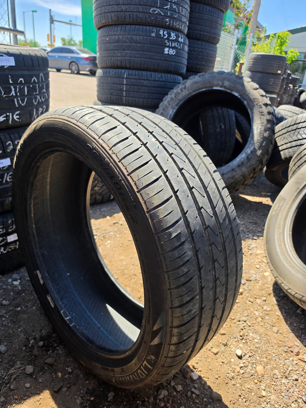 285/40R22 Single (1 Used Tire) LionHart LH-FIVE