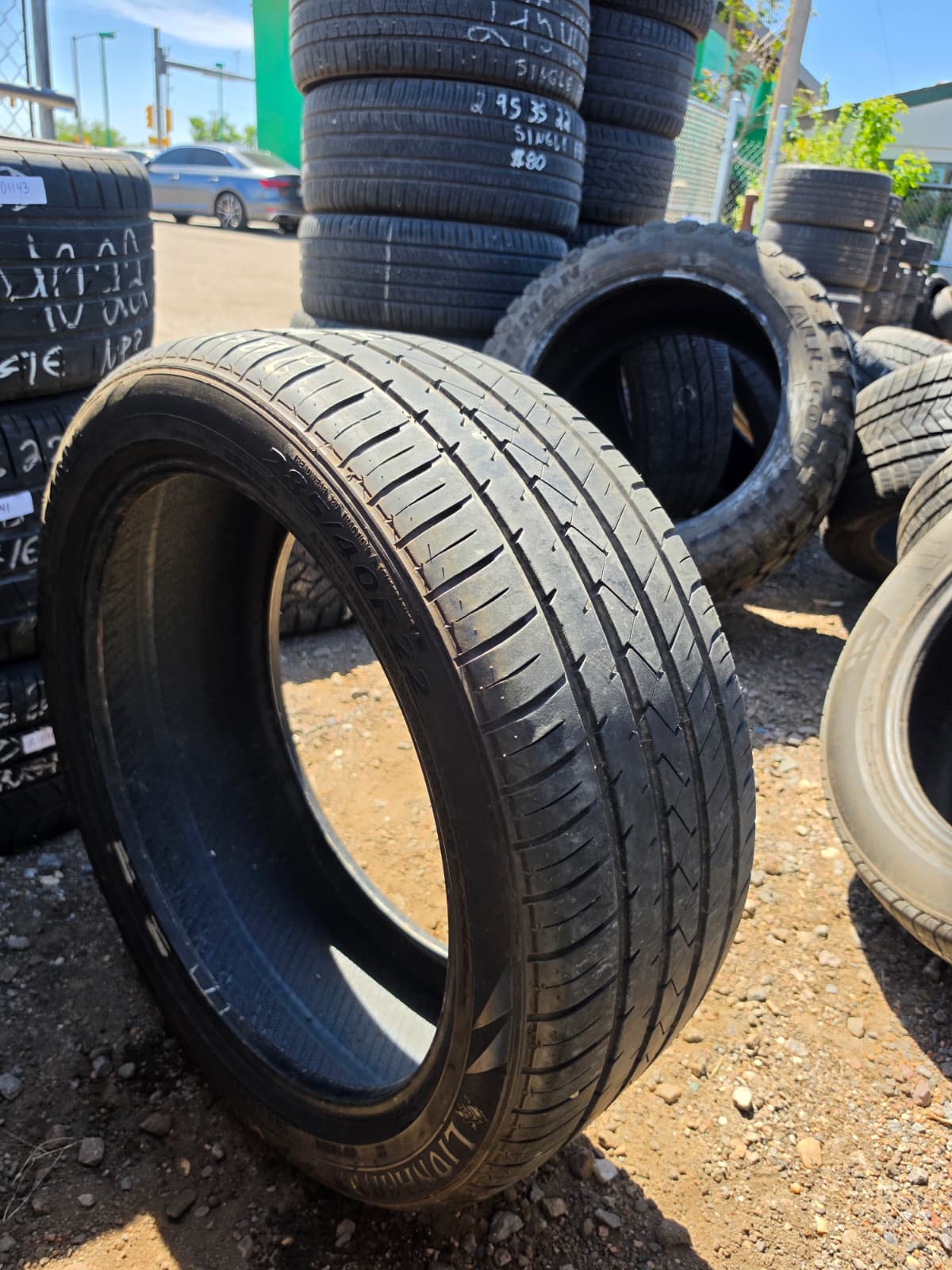 285/40R22 Single (1 Used Tire) LionHart LH-FIVE