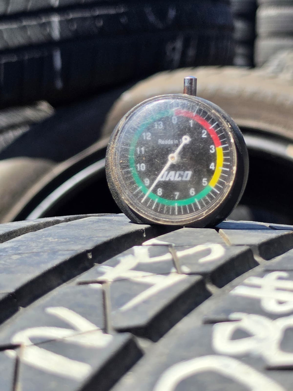 285/40R22 Single (1 Used Tire) LionHart LH-FIVE