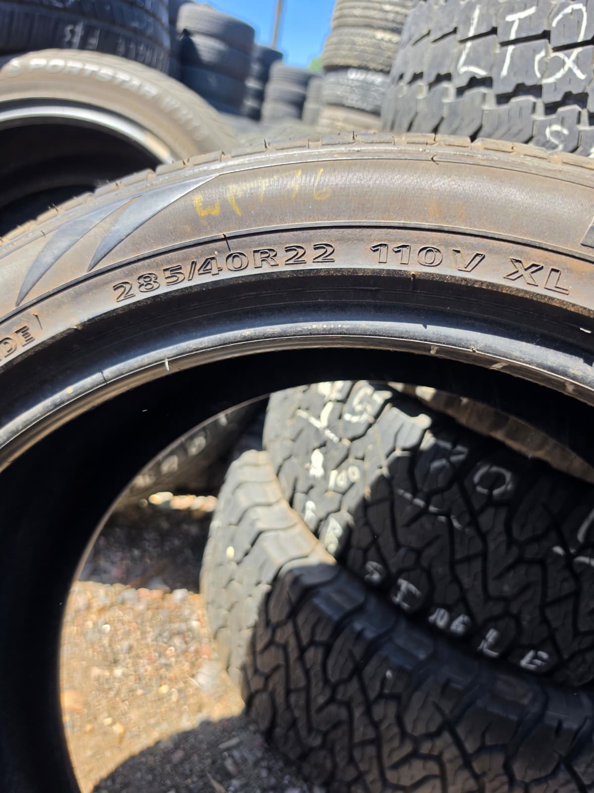 285/40R22 Single (1 Used Tire) LionHart LH-FIVE