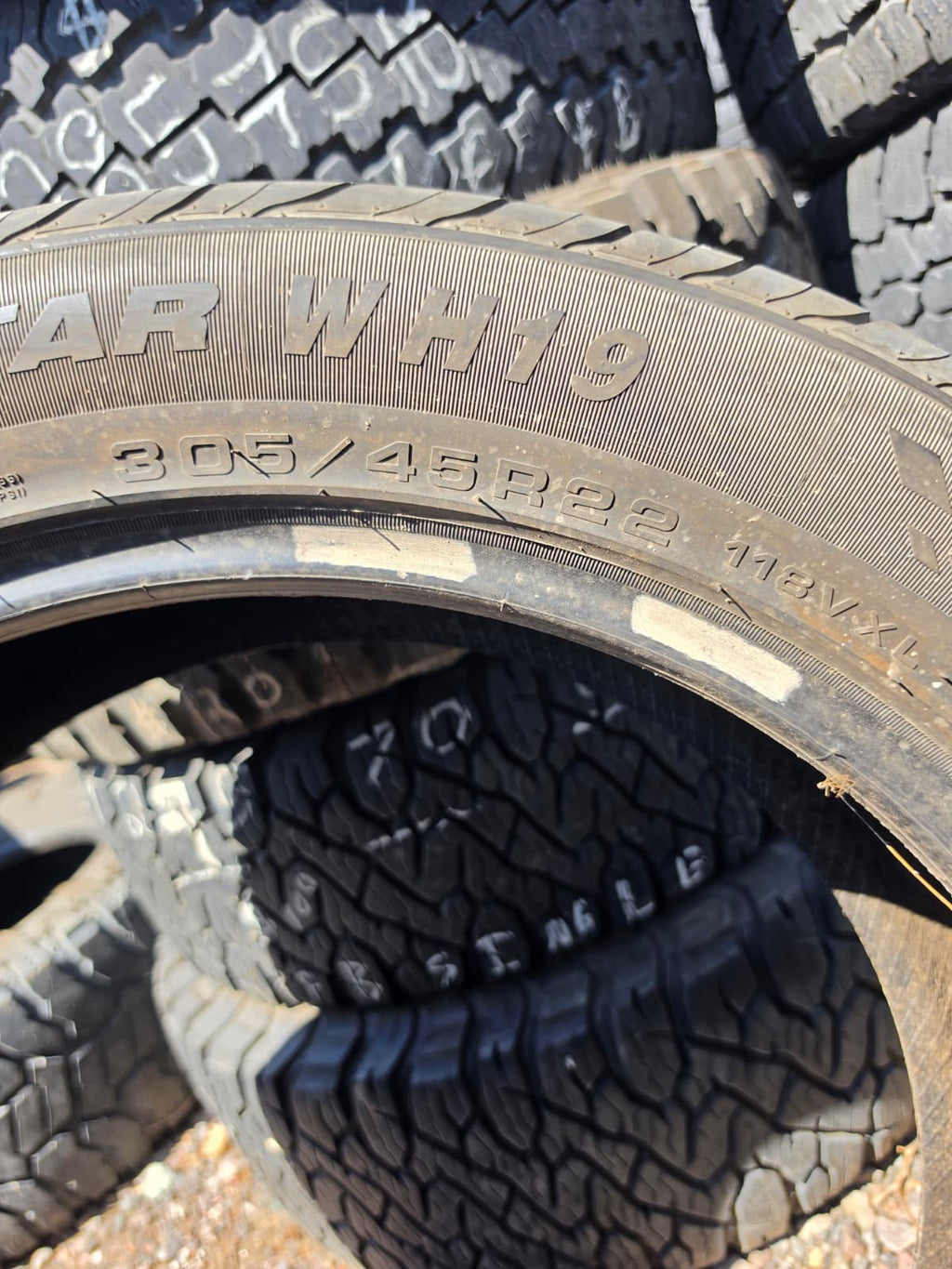 305/45R22 Single (1 Used Tire) Winda SportStar