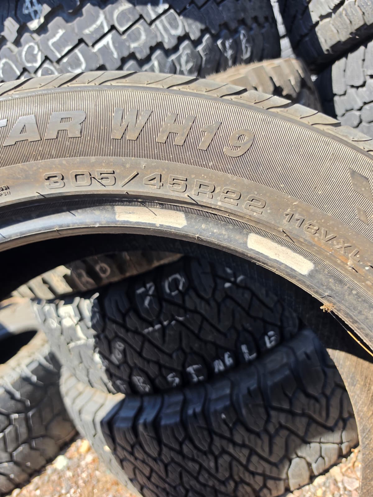 305/45R22 Single (1 Used Tire) Winda SportStar