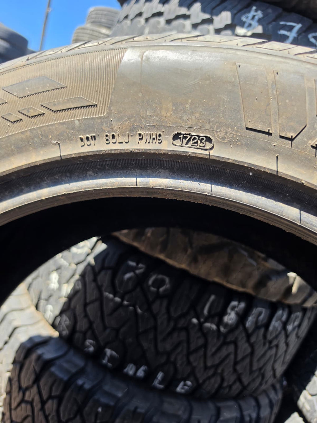 305/45R22 Single (1 Used Tire) Winda SportStar