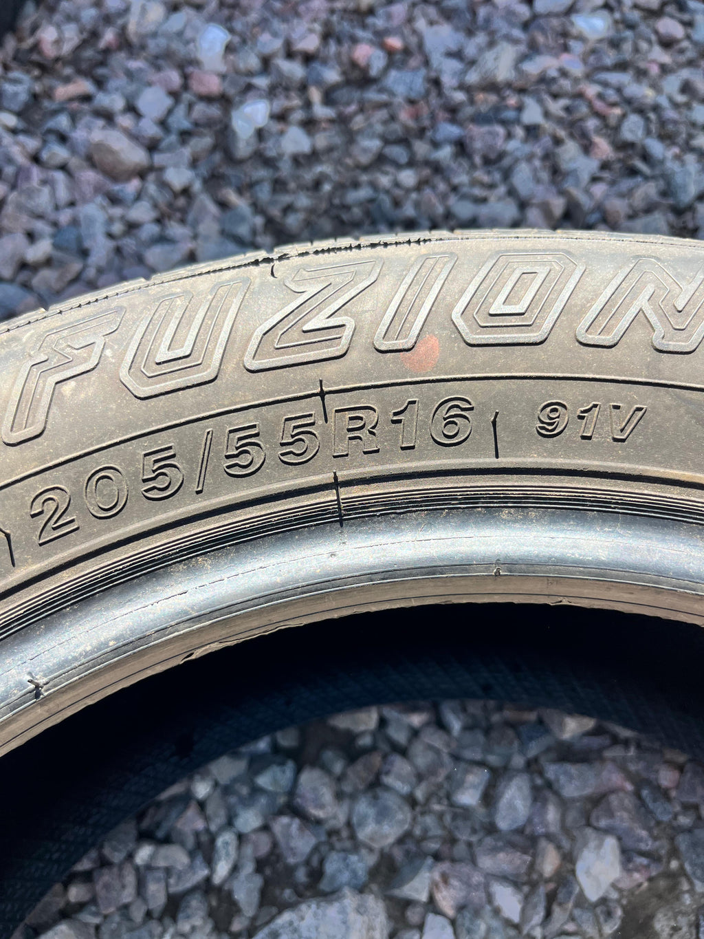 205/55R16 Single (1 Used Tire) Fuzion Touring