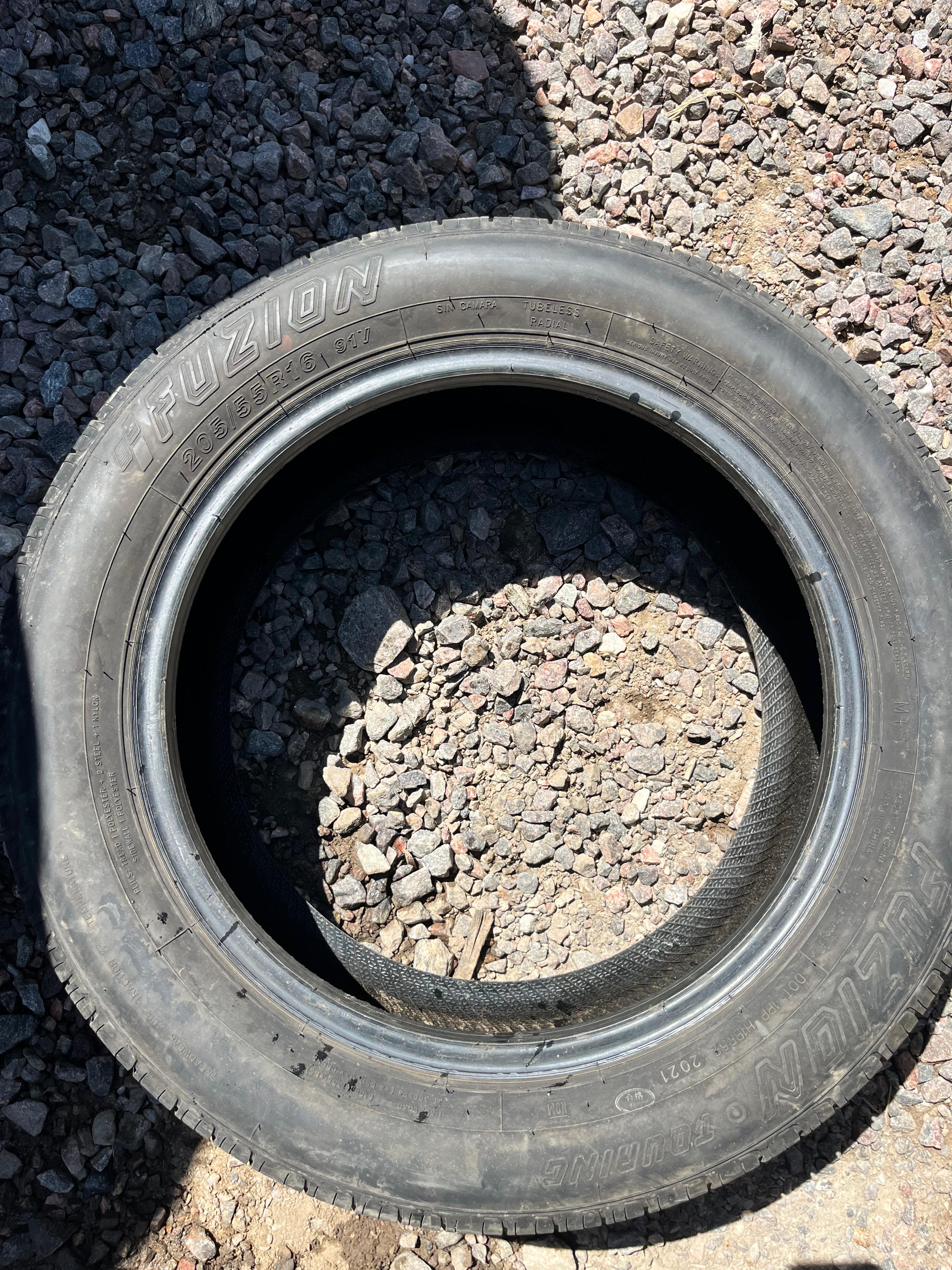 205/55R16 Single (1 Used Tire) Fuzion Touring