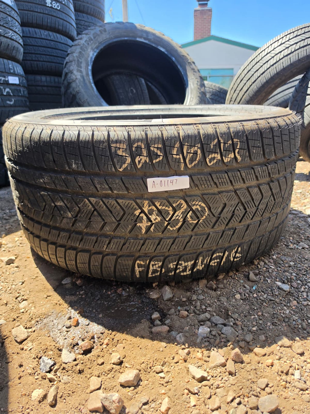 325/40R22 Single (1 Used Tire) Pirelli Scorpion Winter