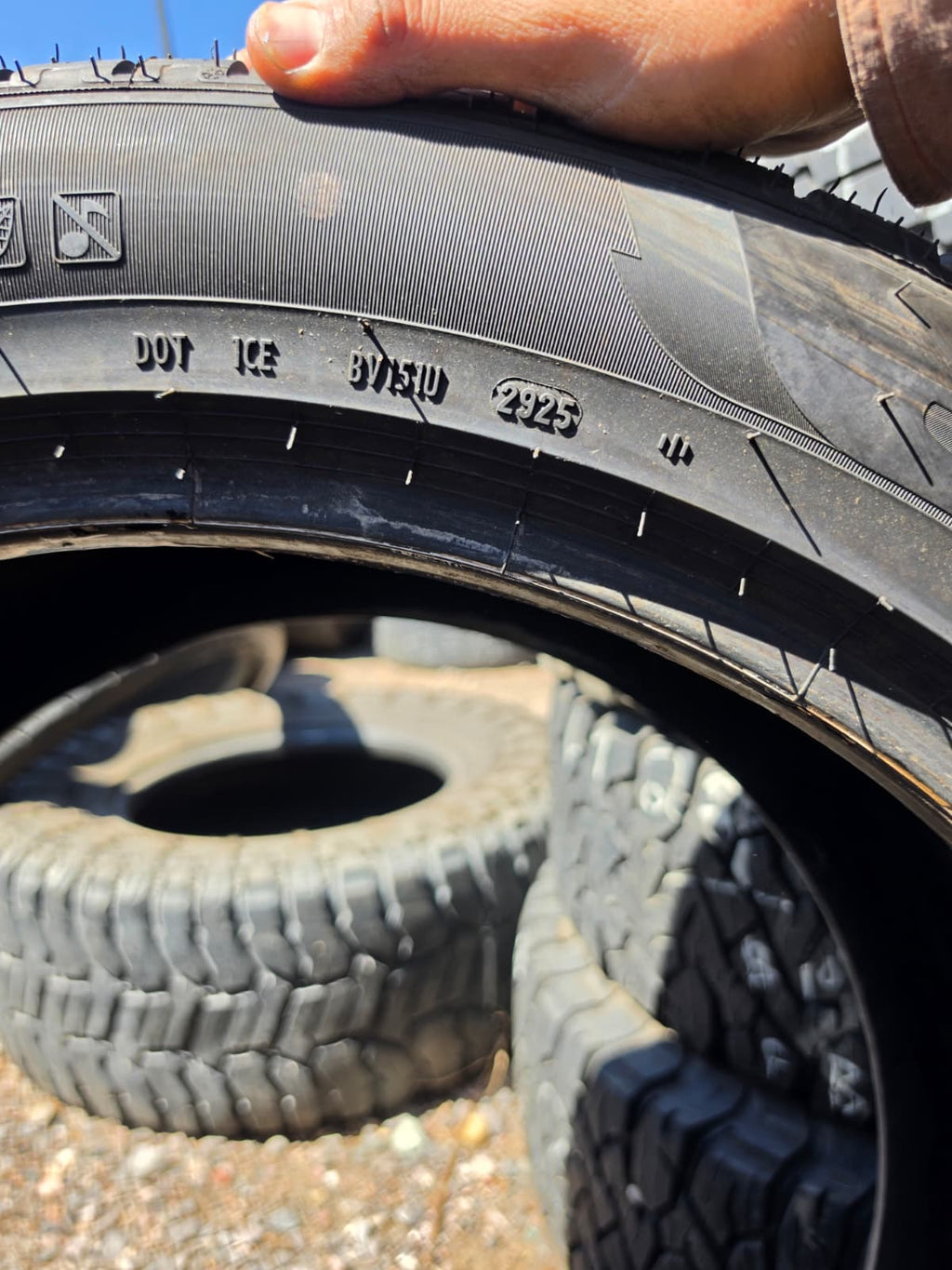 325/40R22 Single (1 Used Tire) Pirelli Scorpion Winter