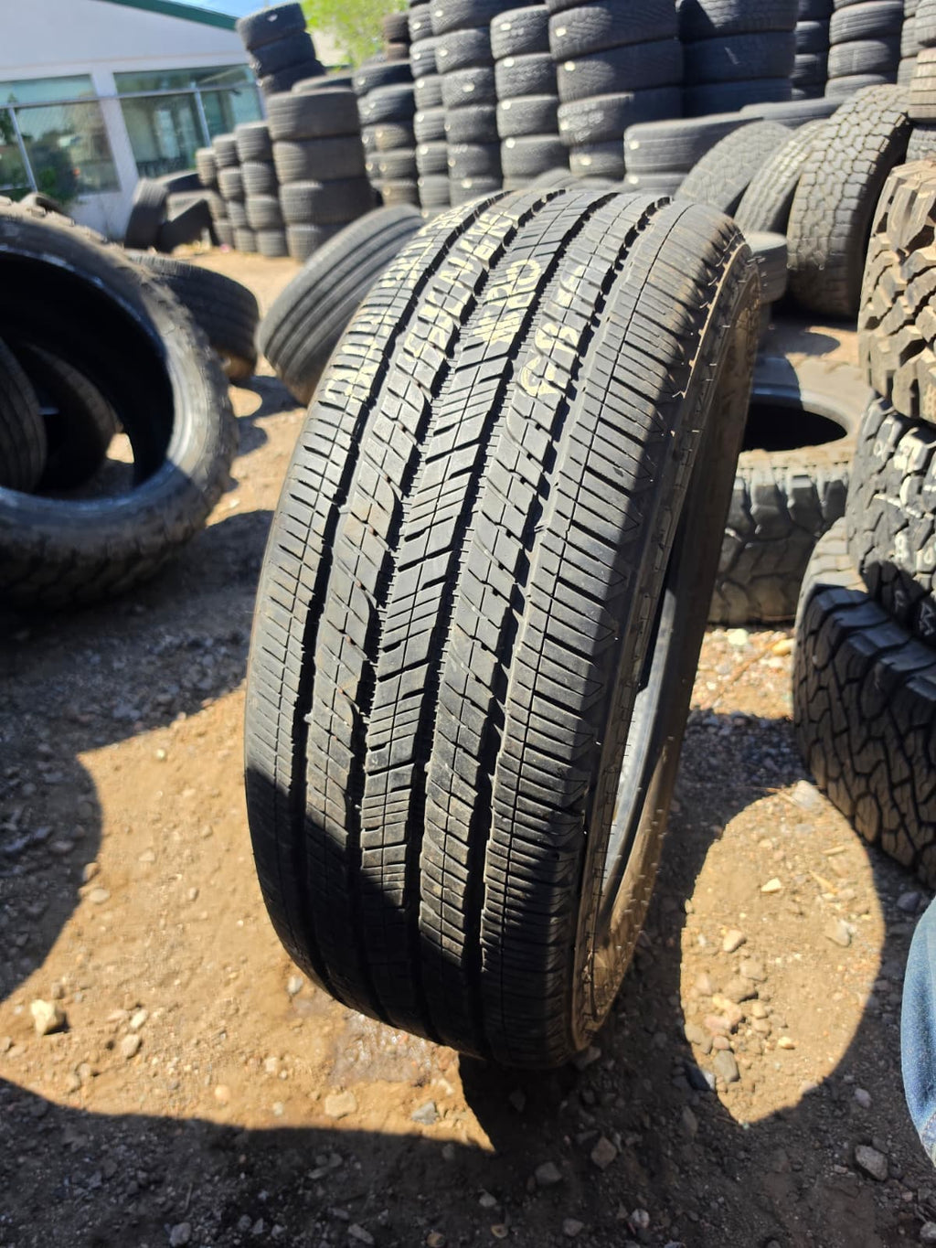265/50R22 Single (1 Used Tire) Bridgestone Dueler H/T
