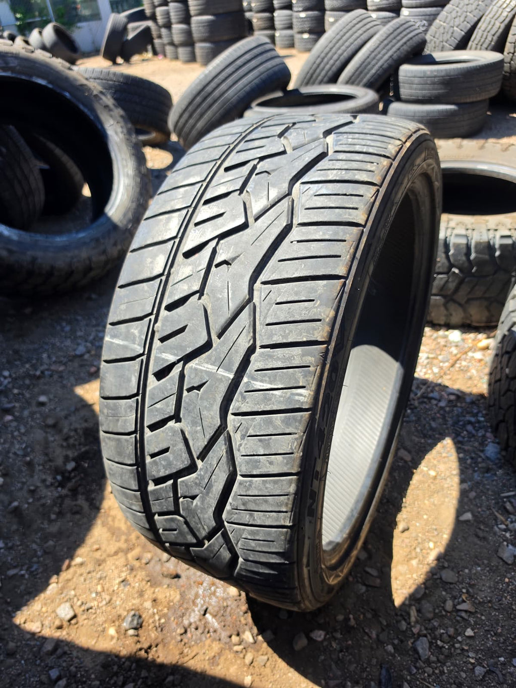 275/35R22 Single (1 Used Tire) Nitto NT420
