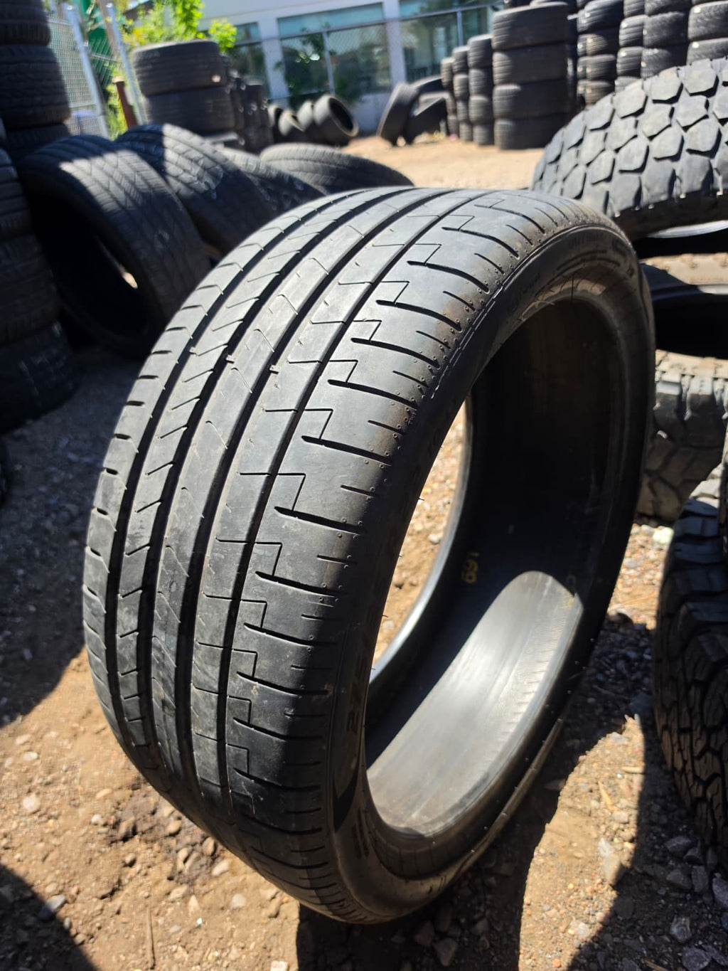 275/35R22 Single (1 Used Tire) Brand: Pirelli P Zero