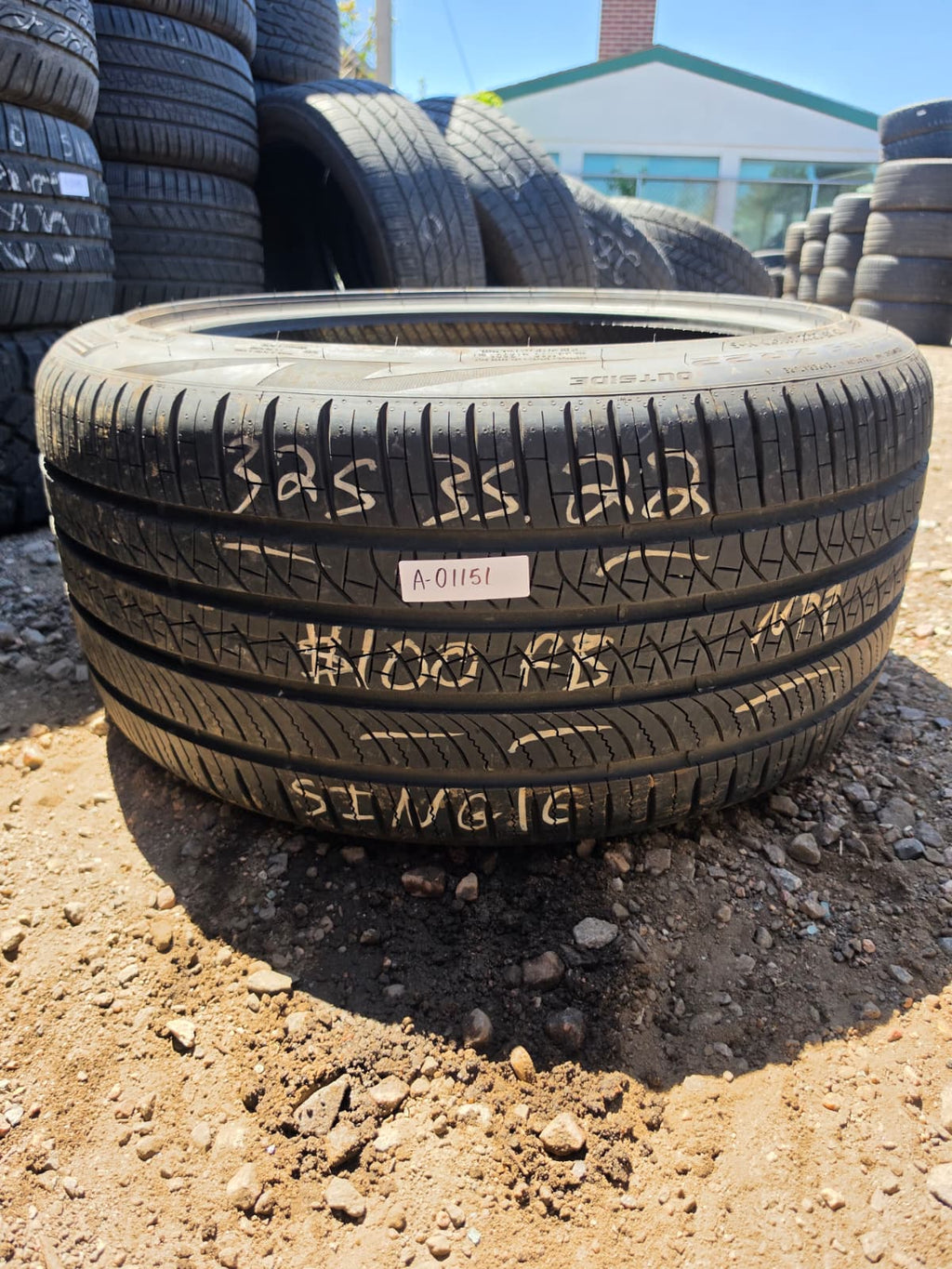 325/35ZR22 Single (1 Used Tire) Pirelli Scorpion Zero