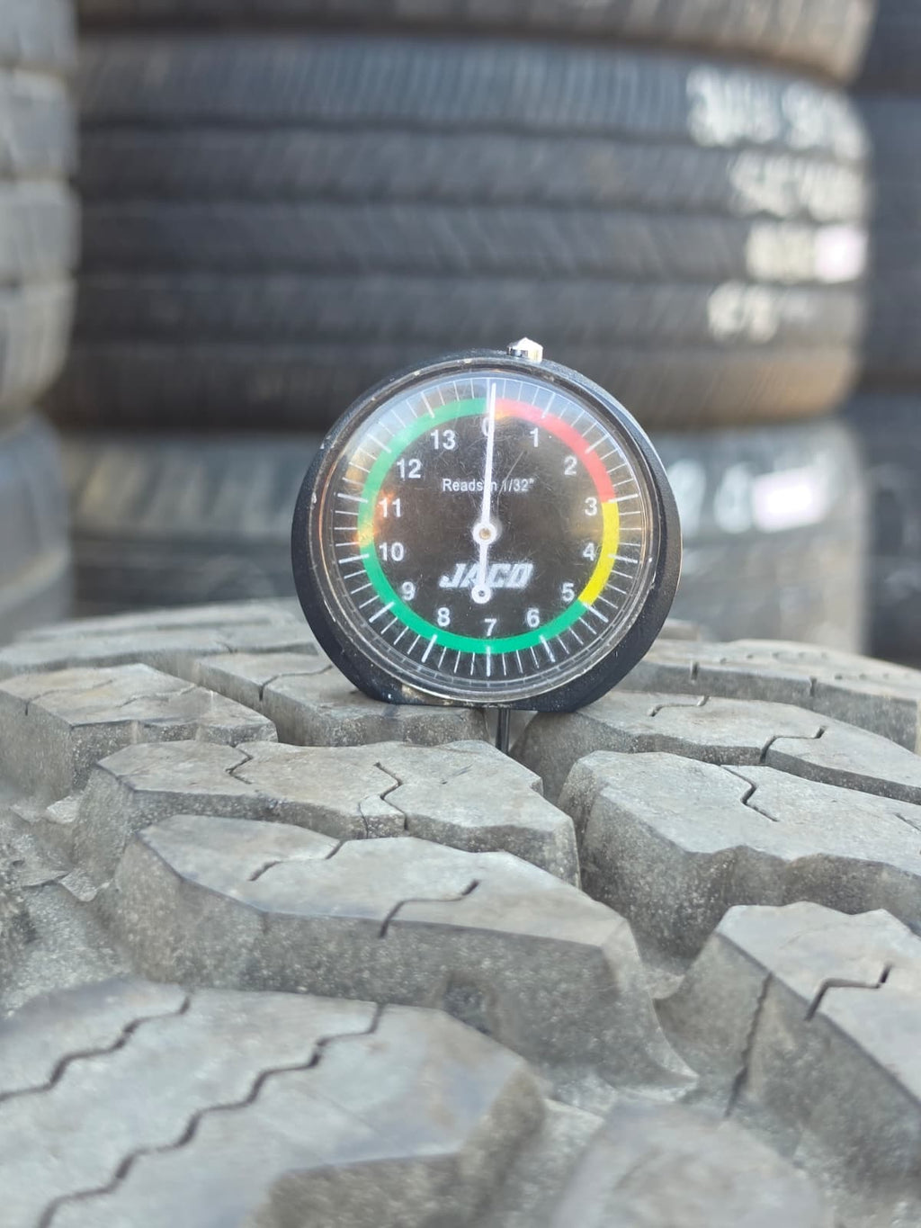 LT285/75R18 Single (1 Used Tire) Goodyear Wrangler DuraTrac