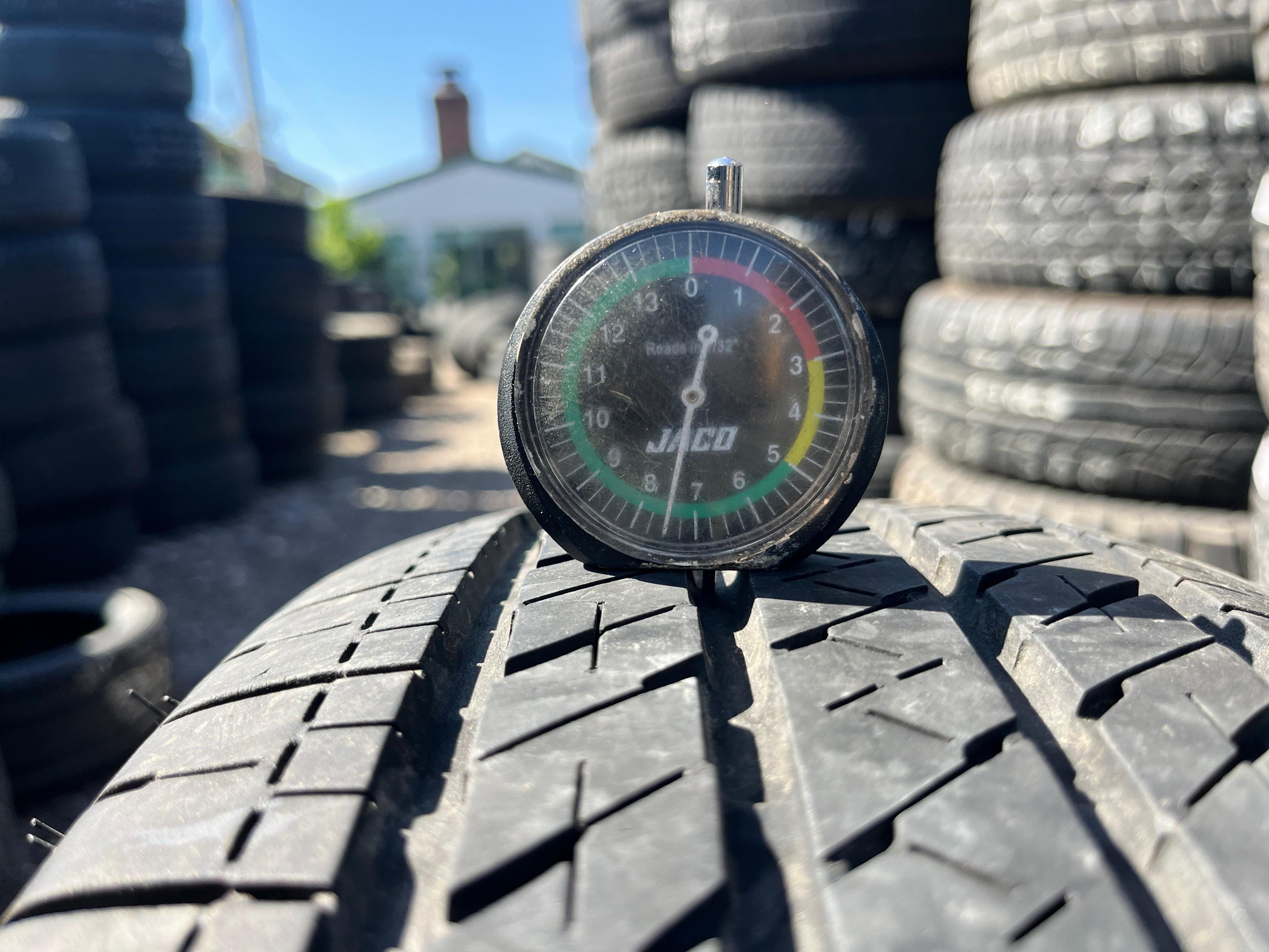 215/65R16 Single (1 Used Tire) Bridgestone Ecopia ( EP422)
